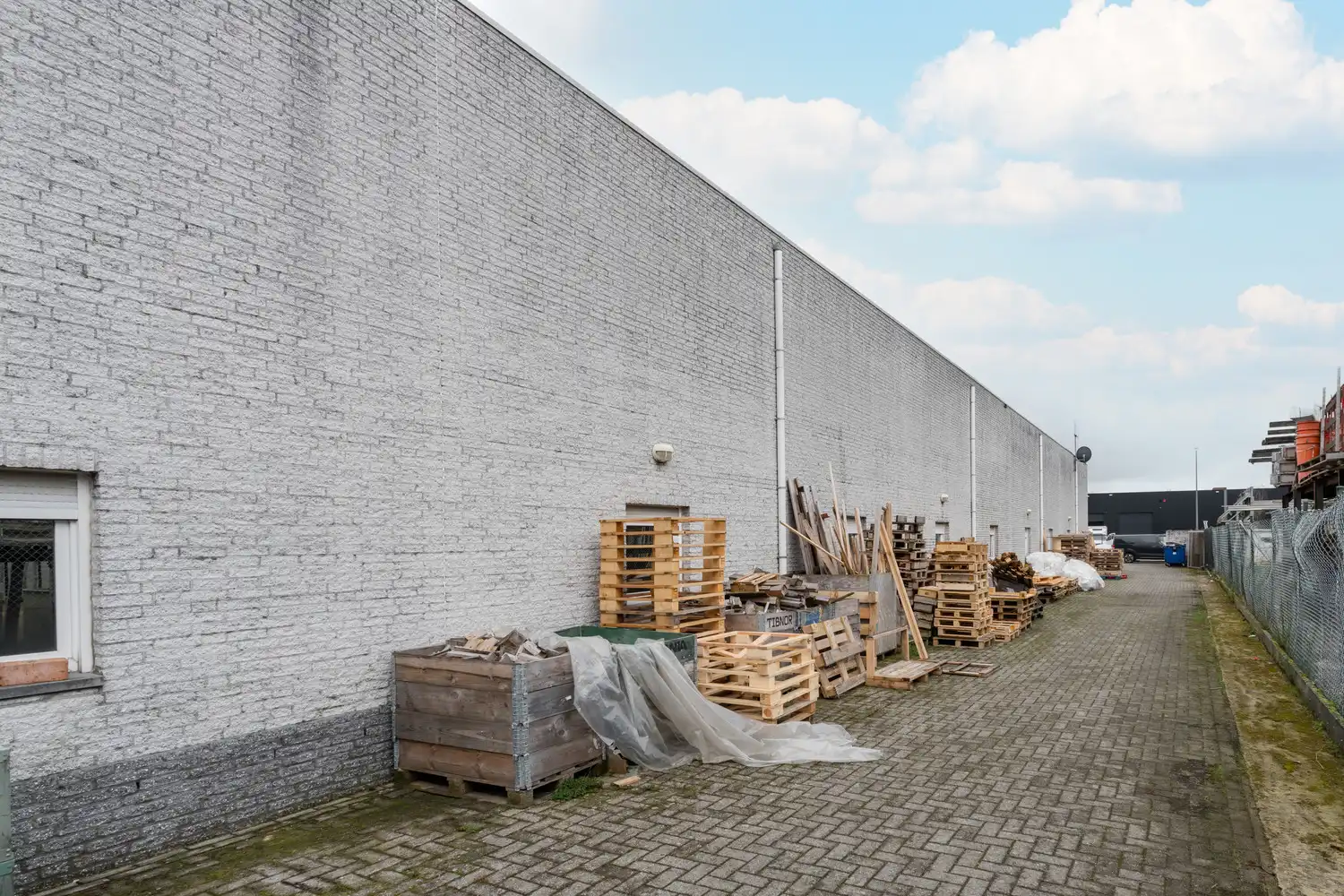 BEDRIJFSPAND MET CONCIERGEWONING foto 115