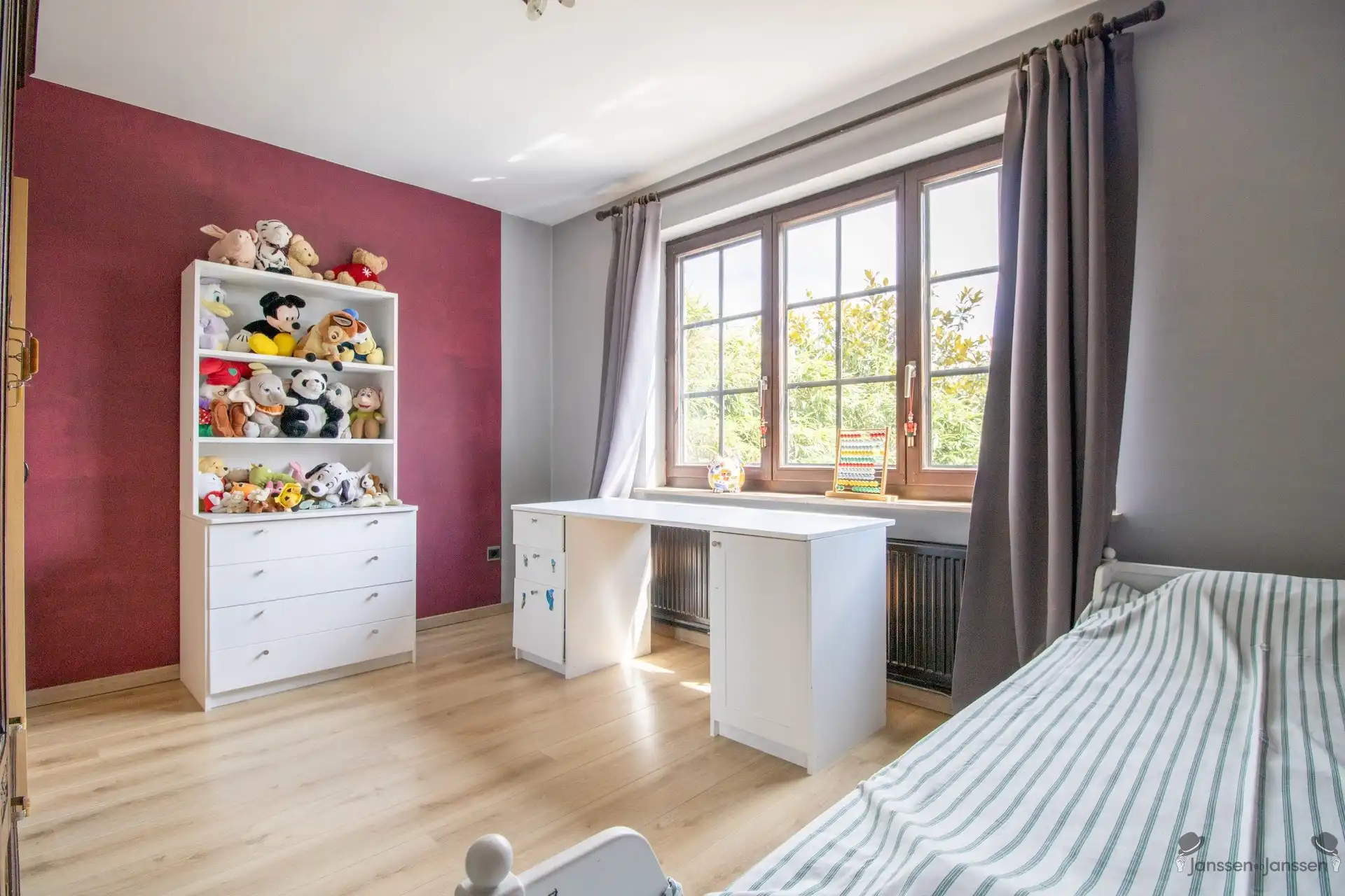 Ruime woning met min. 3 slaapkamers, polyvalente zolderruimte van 60 m² en zwembad foto 11