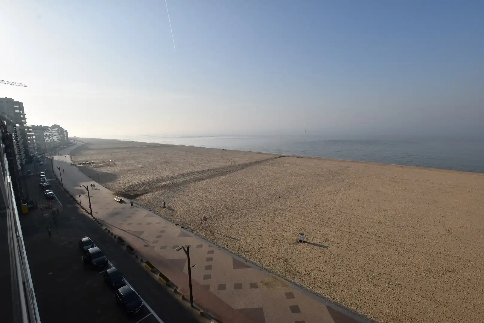 Ongemeubeld appartement, in de gerenommeerde residentie “Globe”, prachtig gelegen op de Zeedijk in het Zoute foto 5