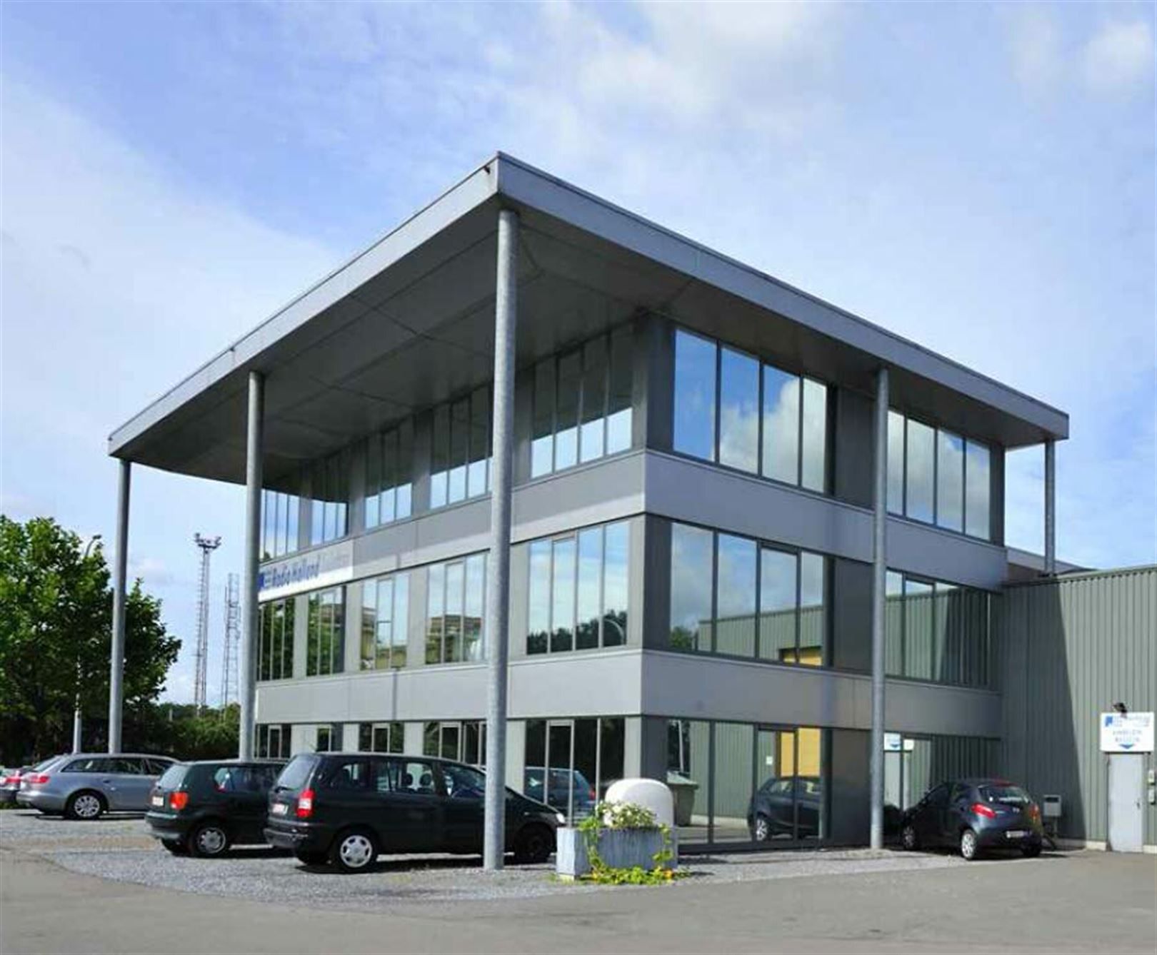 KANTOREN MET UITSTEKENDE ZICHTBAARHEID foto {{pictureIndex}}