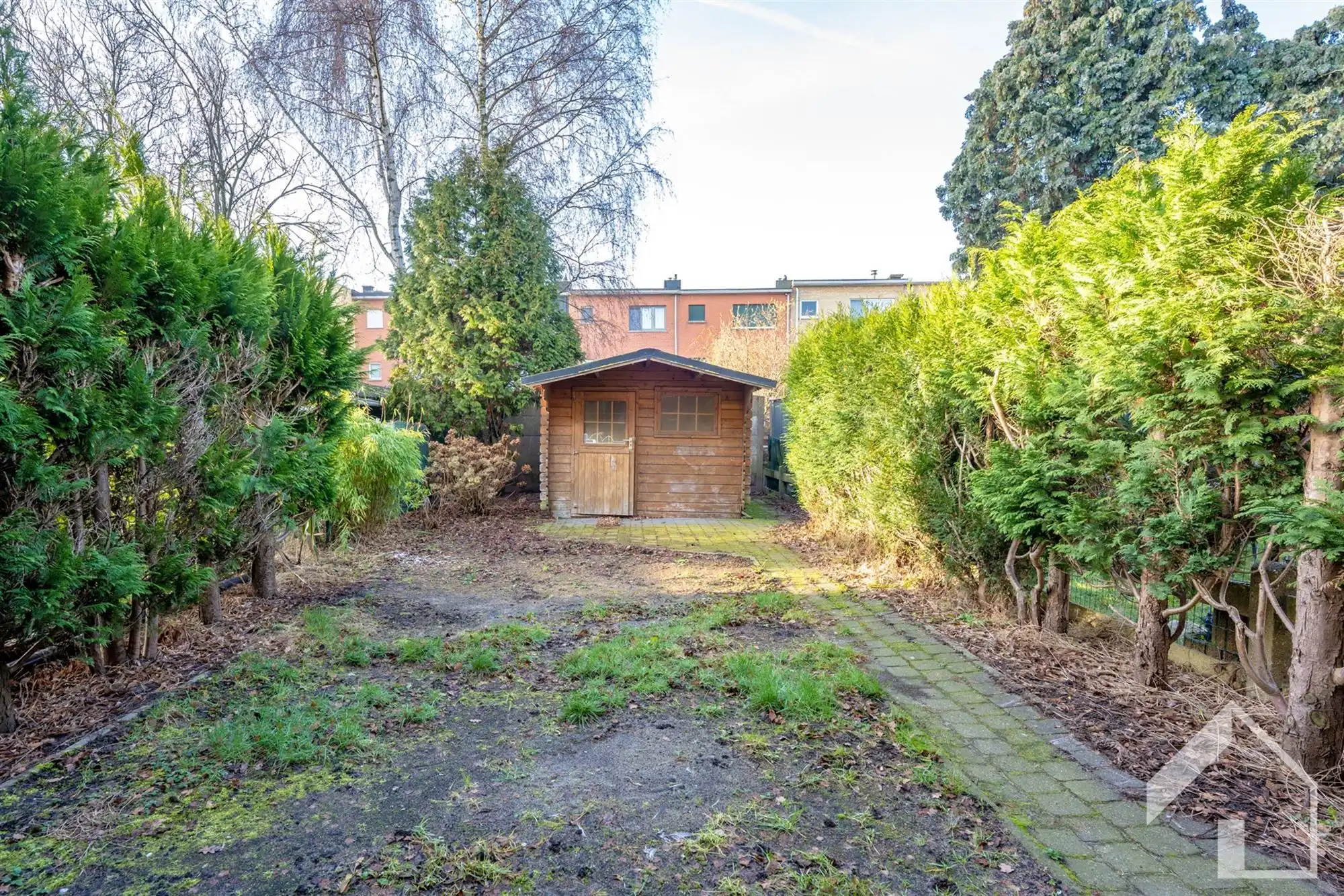 Op te frissen gezinswoning in centrum Stabroek foto 5
