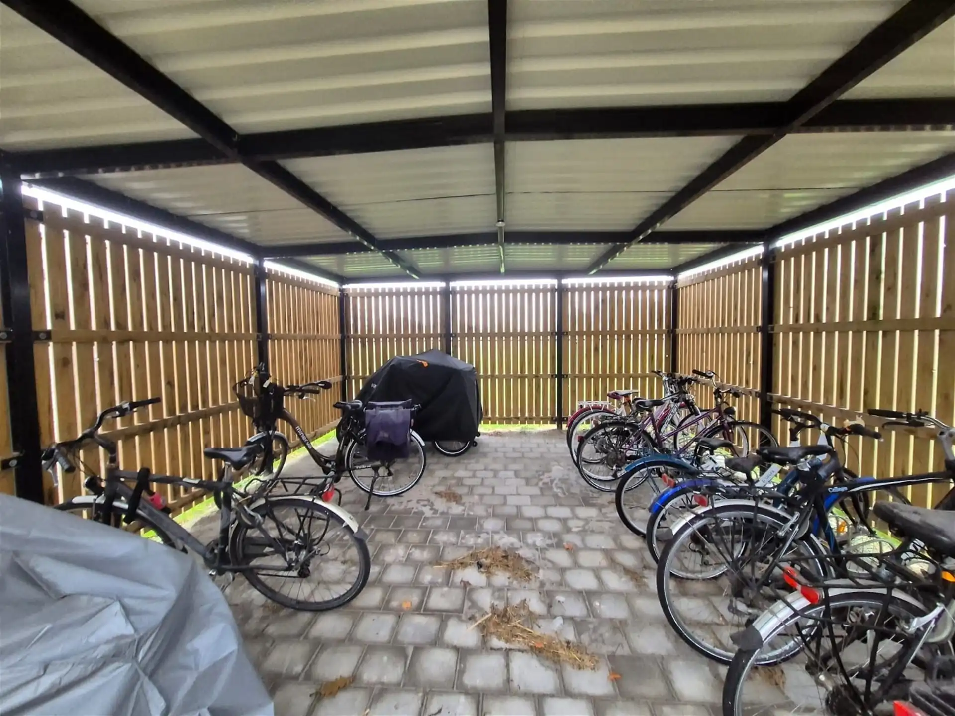 Energiezuinig gelijkvloers appartement met 2 slaapkamers en tuin. foto 27