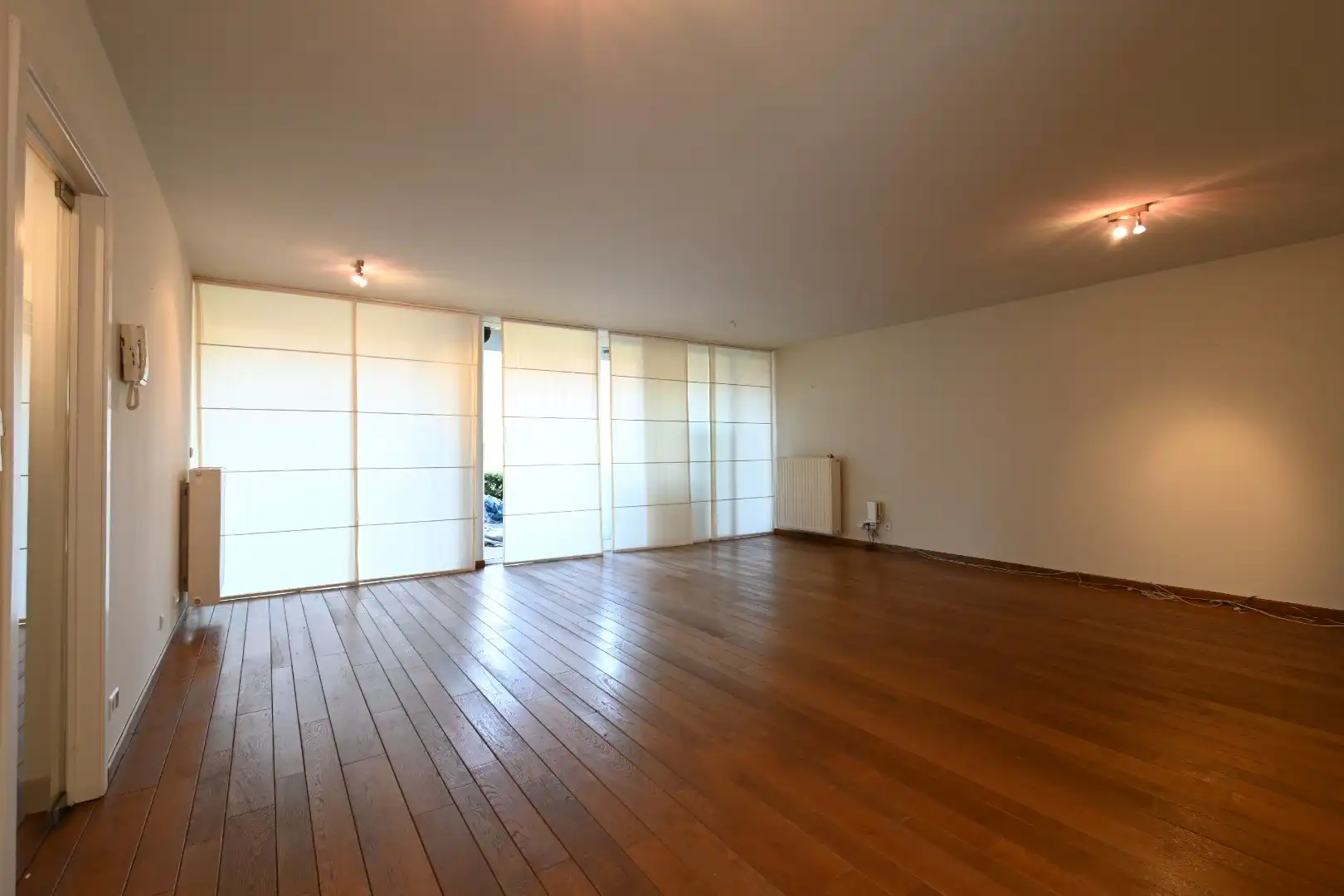 Degelijk 2-slaapkamer gelijkvloersappartement met autostandplaats + in hartje Bilzen foto 4