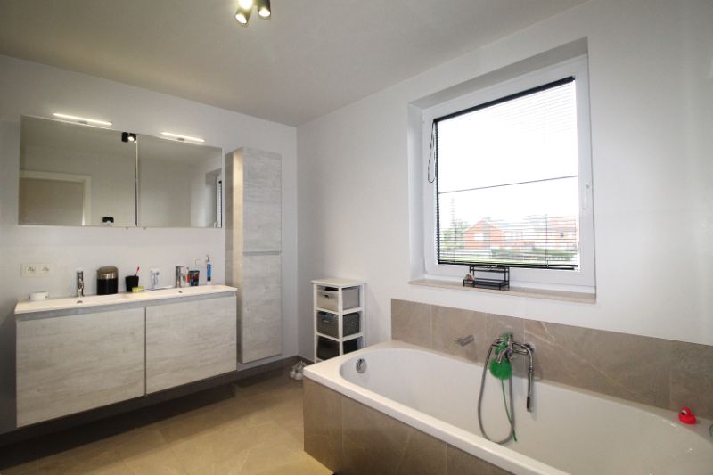 Moderne nieuwbouw villa te huur in Lichtervelde met 4 slaapkamers en 2 badkamers foto 14