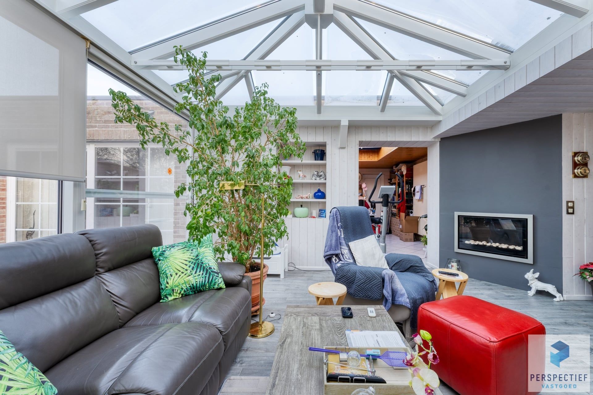 Statige ruime villa met loods en ingerichte studio in een rustige omgeving foto 11