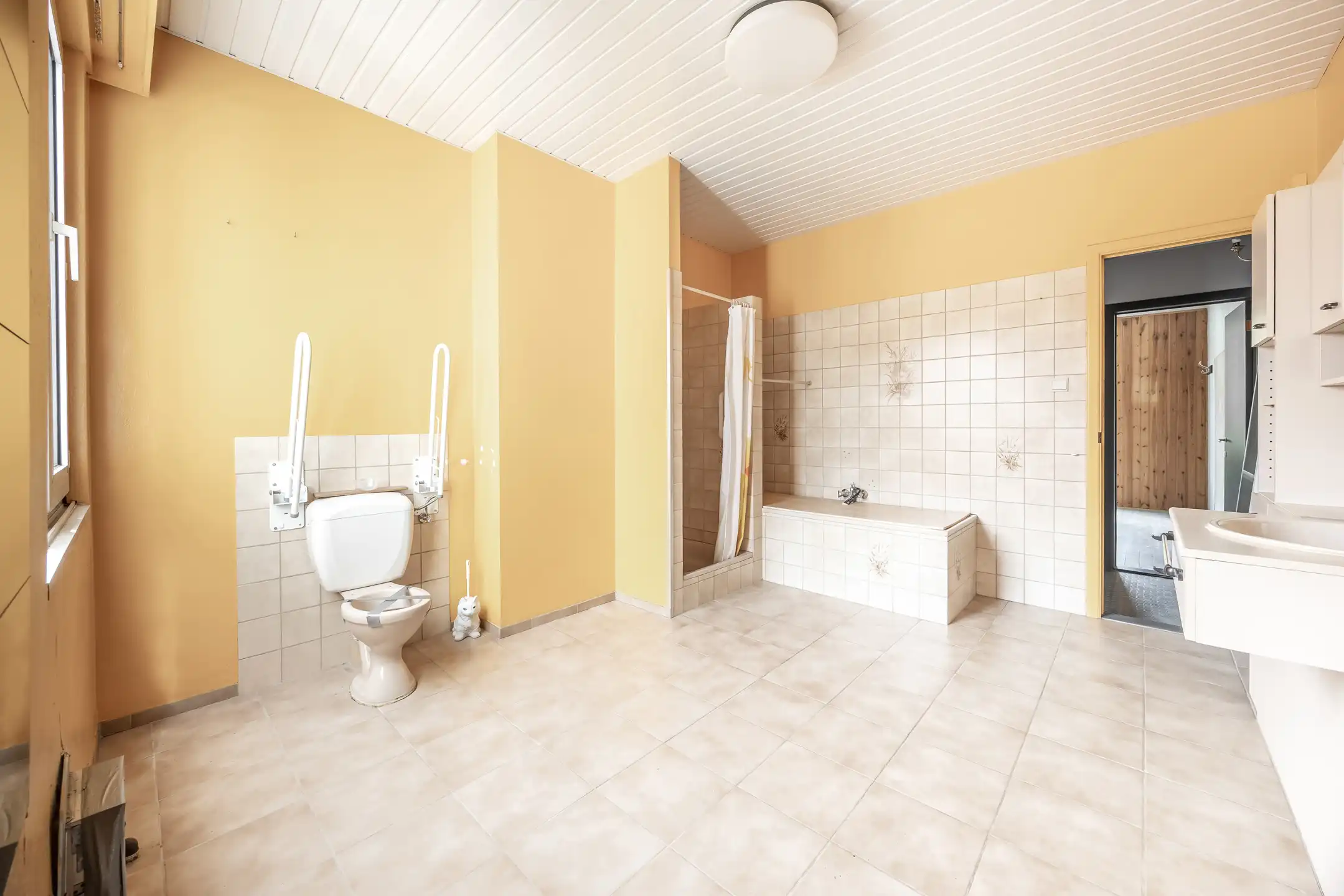 te renoveren woning met 3 ruime slaapkamers , garage en tuin foto 15