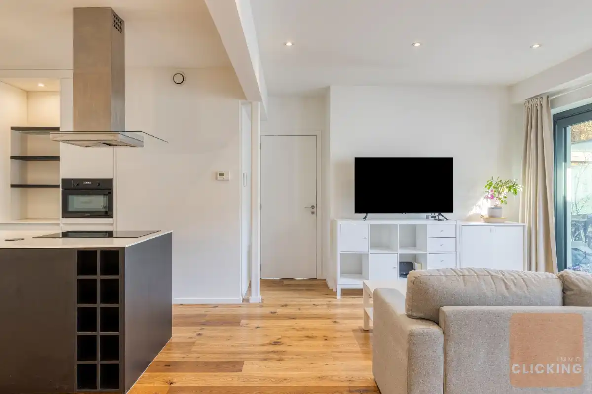 Stijlvol en recent appartement met tuin en patio foto 7