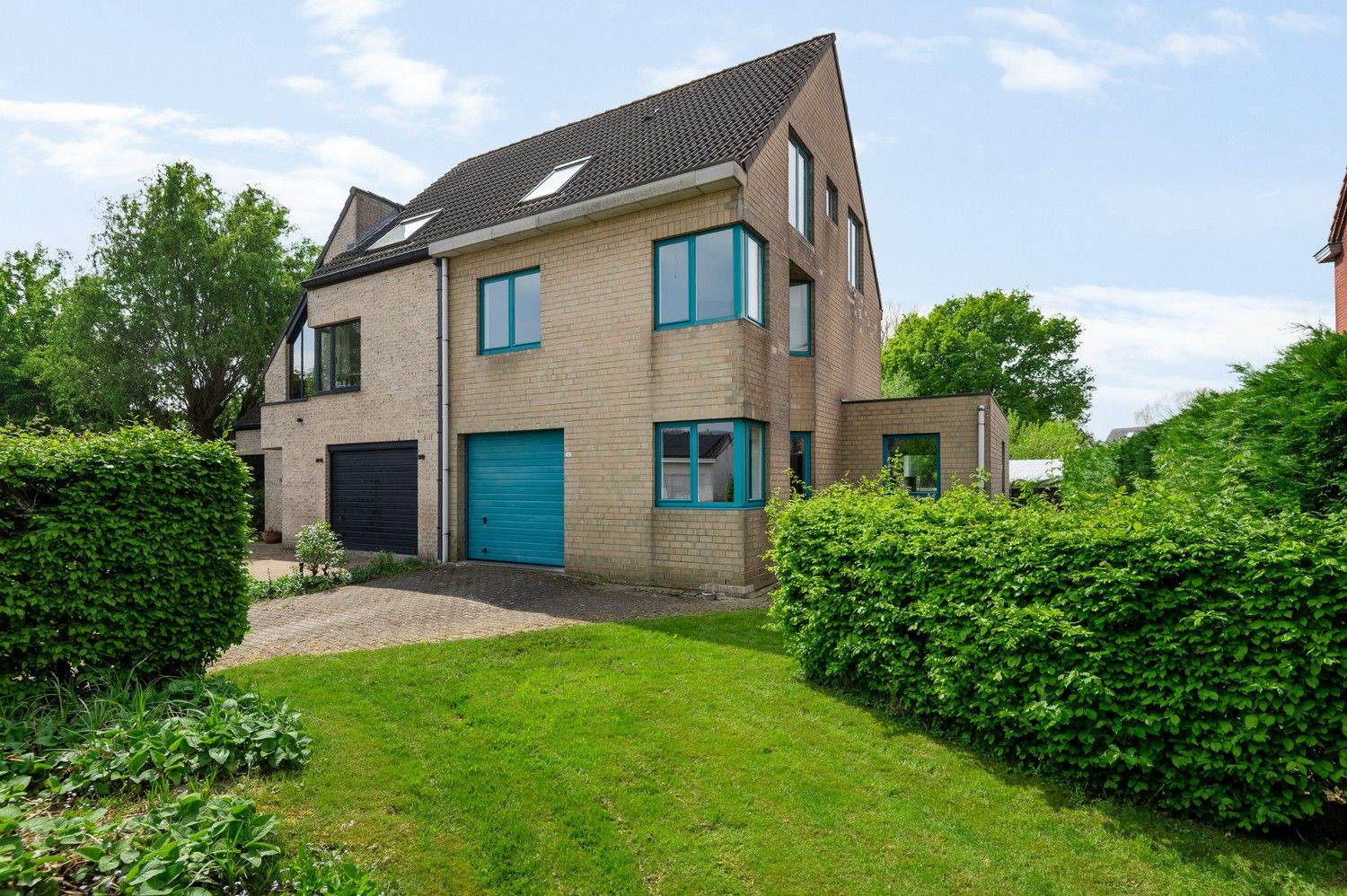 Hoofdfoto van de publicatie: Ruime halfopen bebouwing met zuidwest georiënteerde tuin te Lint