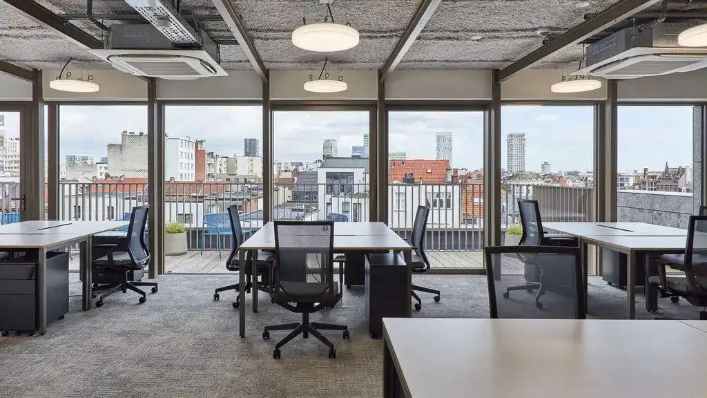 Instapklaar kantoorverdiep te huur in Clockwise Antwerpen foto {{pictureIndex}}