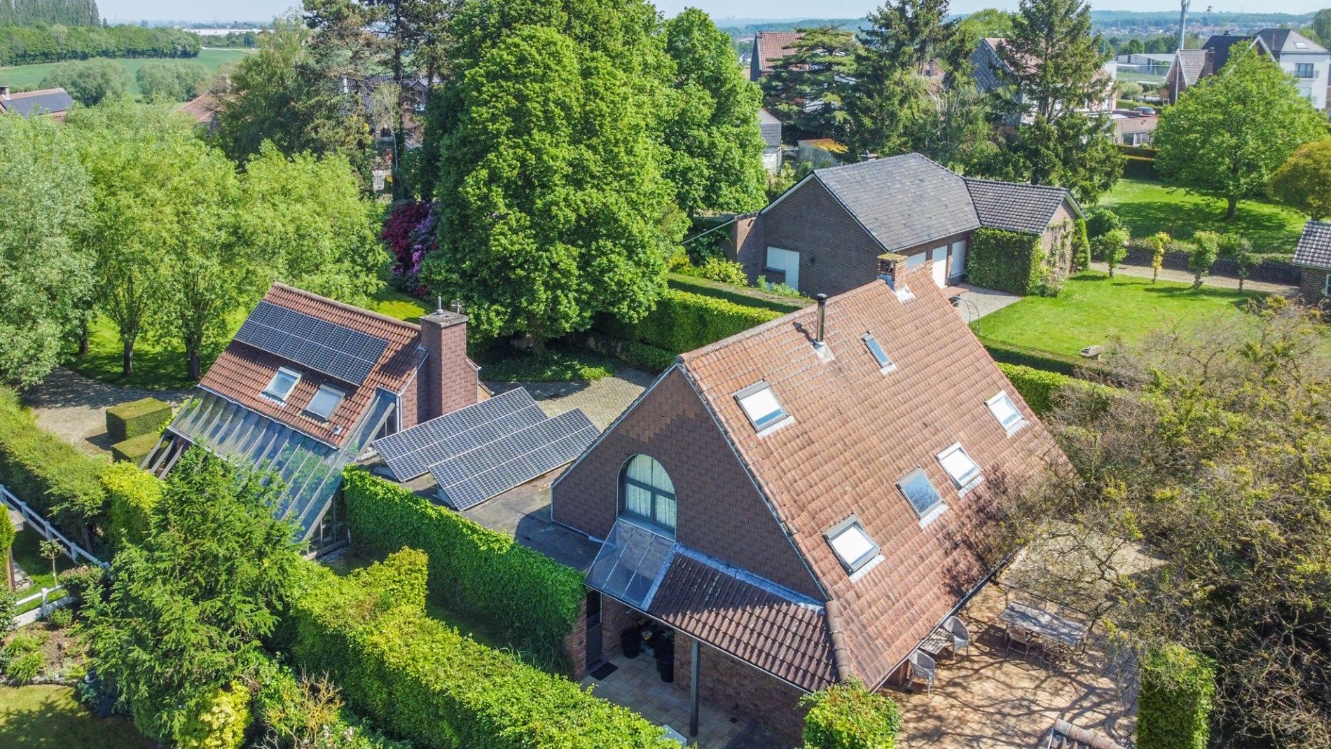 Een topvilla met aanpalend praktijkgebouw foto 6