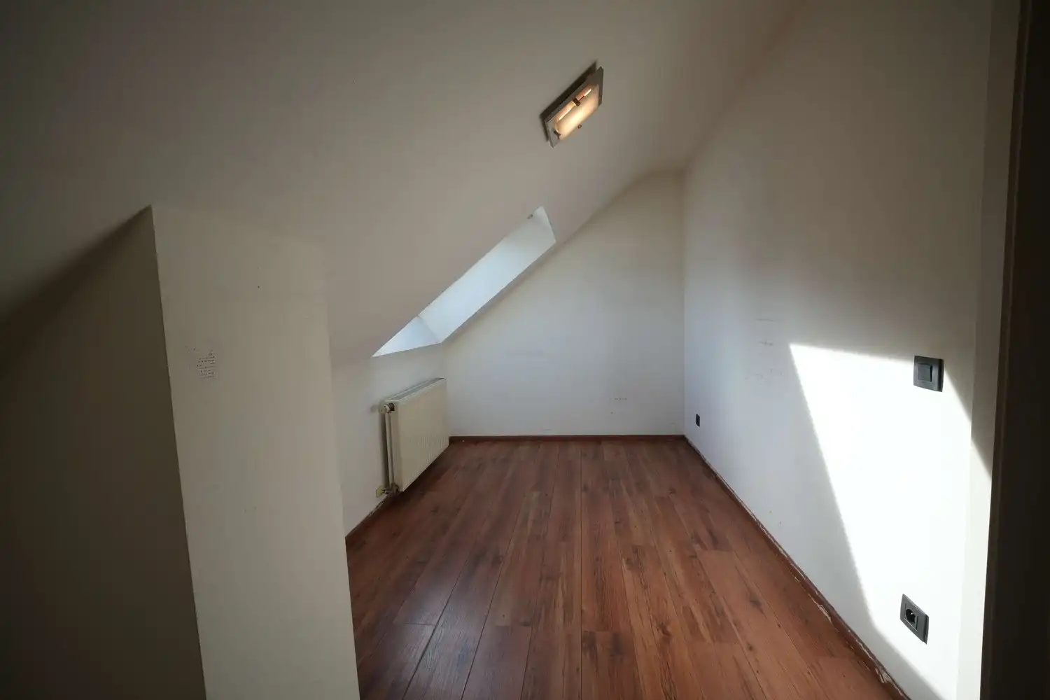 Ruim 3-slaapkamerappartement nabij centrum Genk met optie garage foto 12