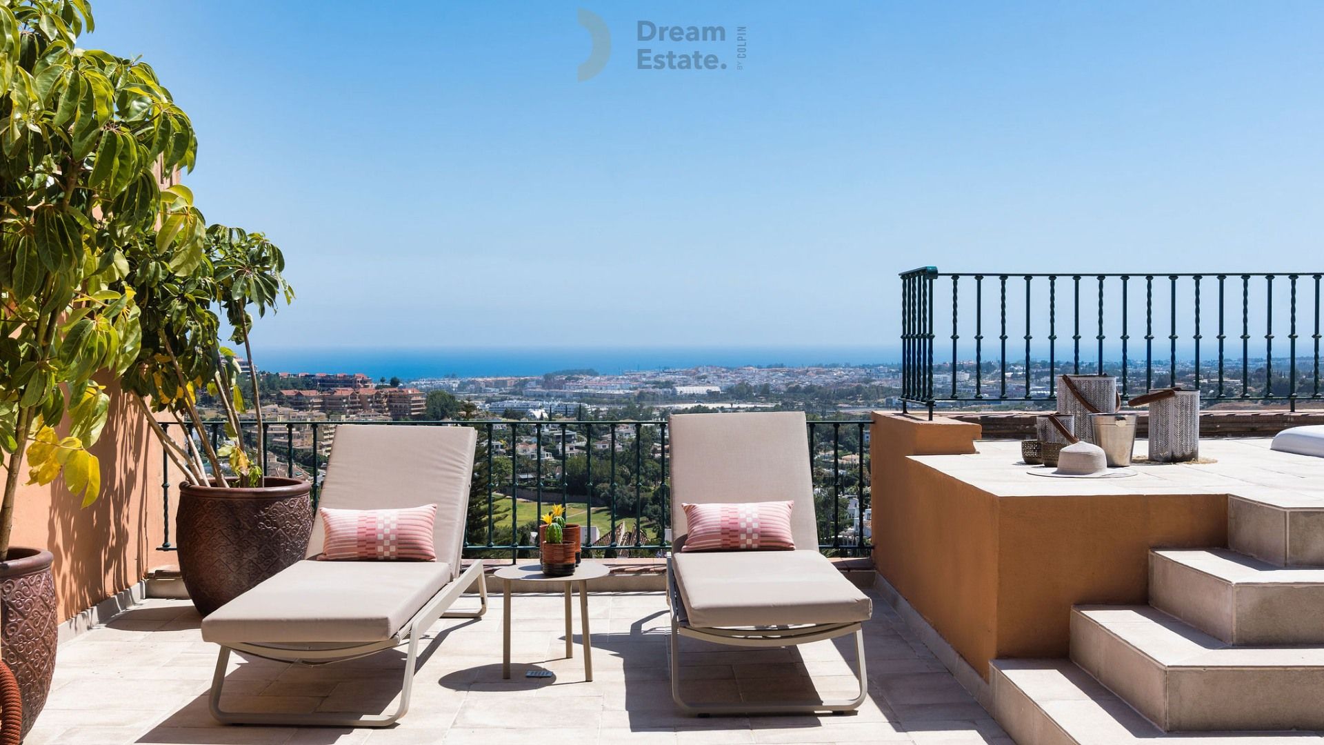 Luxurious penthouse with open sea views in Nueva Andalucia, Marbella. foto 1