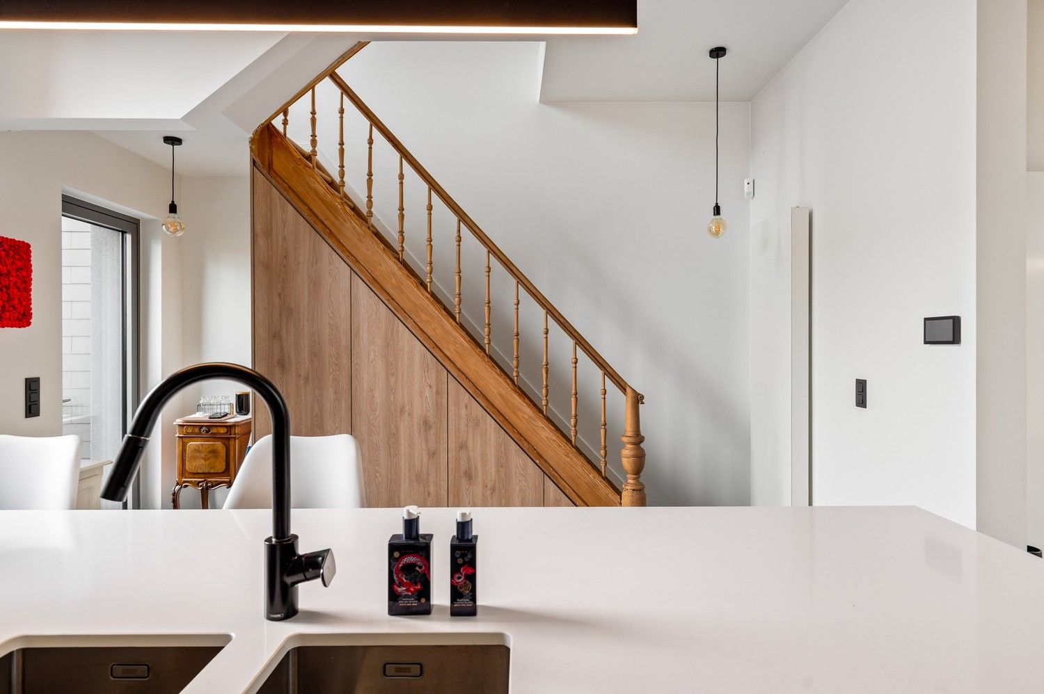 Prachtig en hedendaags gerenoveerde woning met zwembad te Lier foto 12