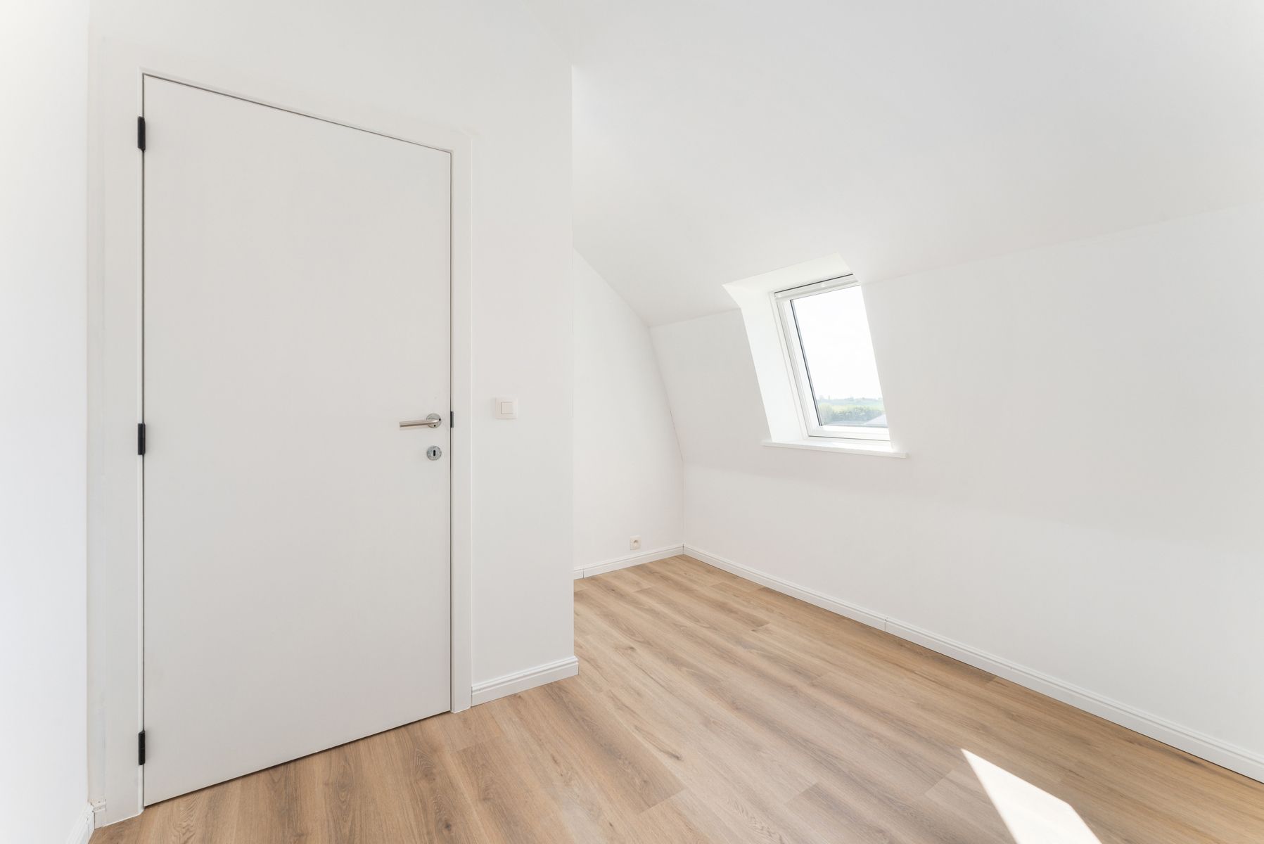 Gerenoveerde woning | 3 slpk | uniek zicht over de velden foto 14