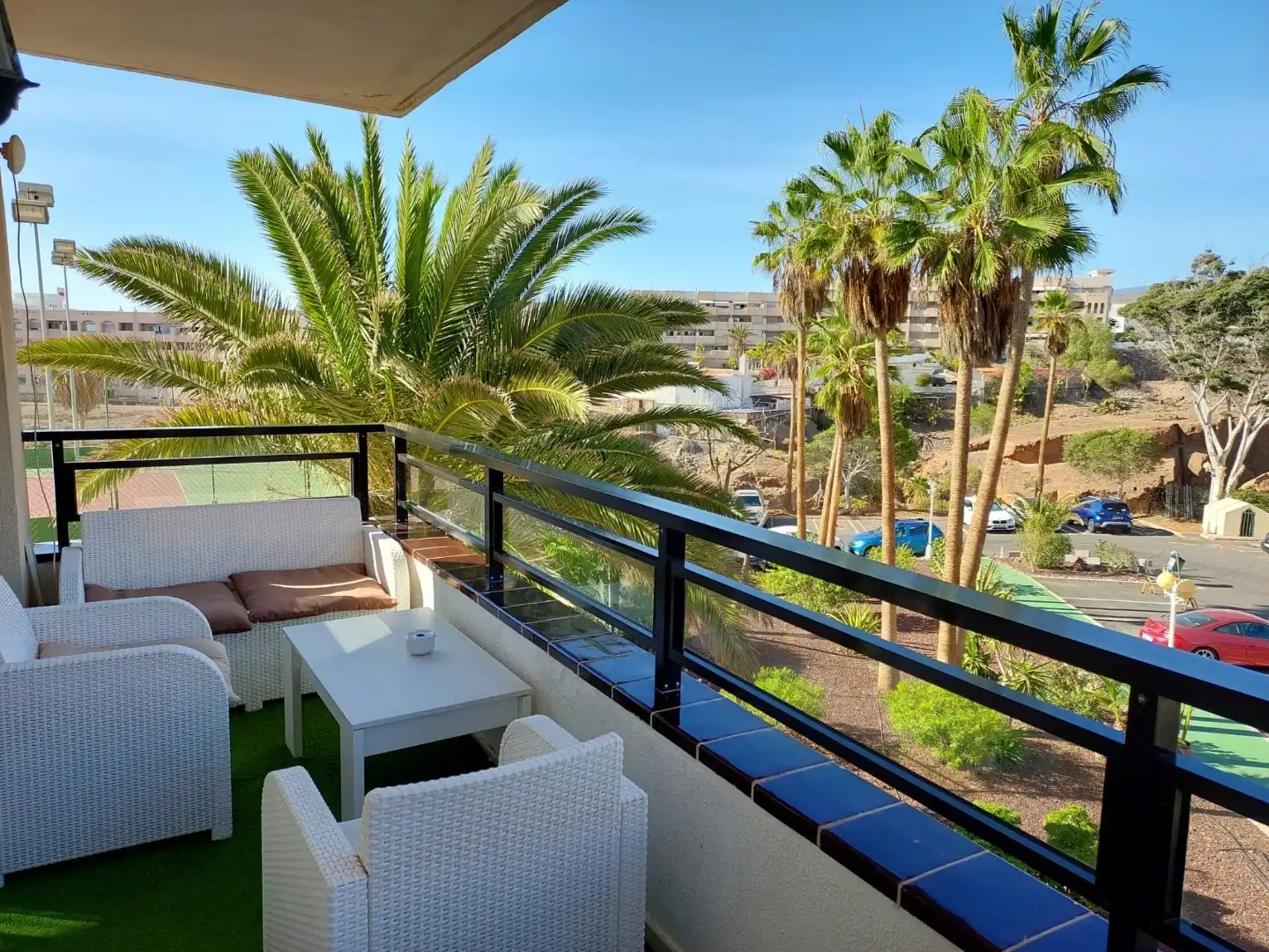 Gerenoveerd appartement met uitzicht op de bergen foto 2