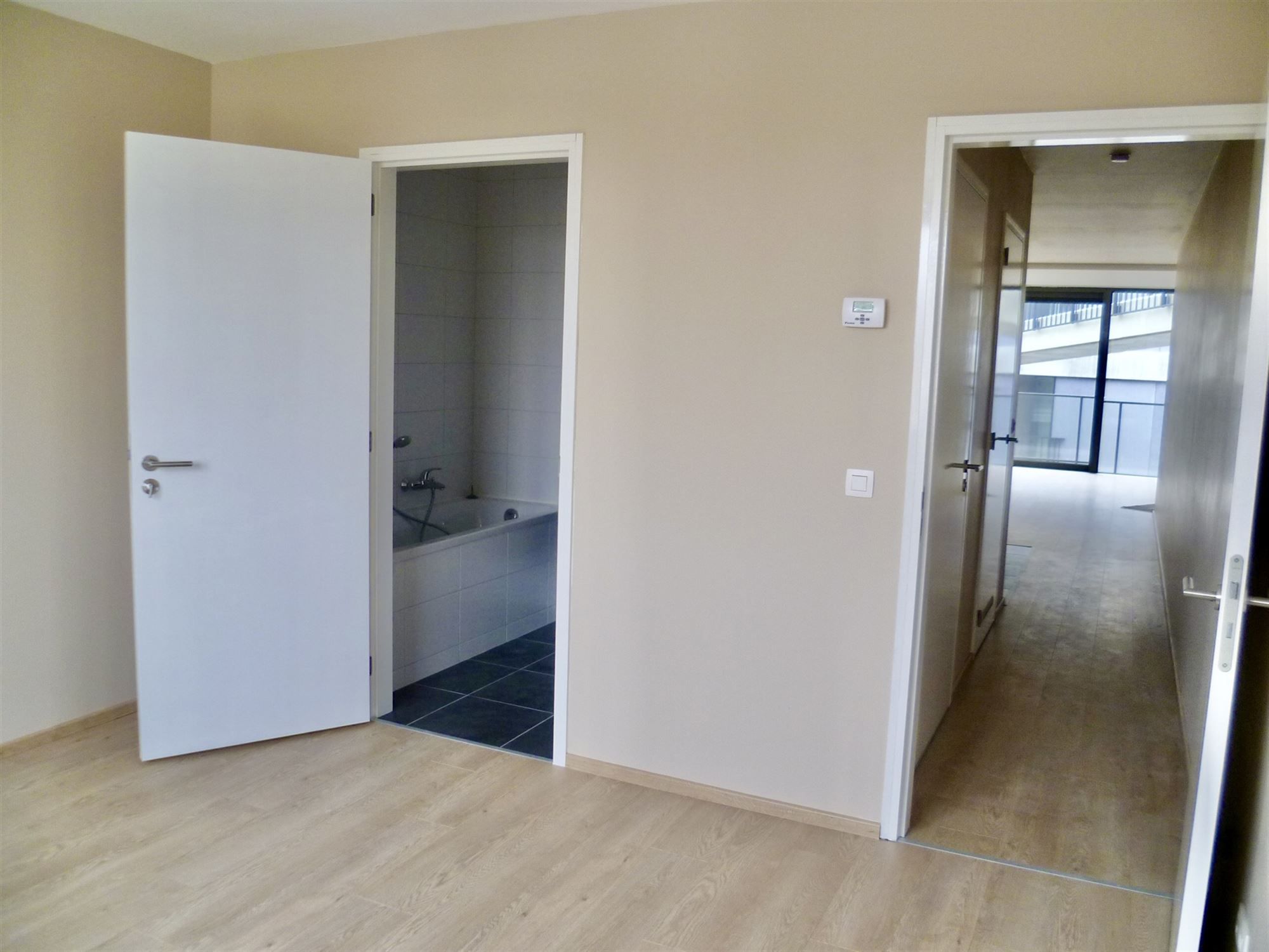 Appartement met 1 slaapkamer, terras en staanplaats.  foto 5