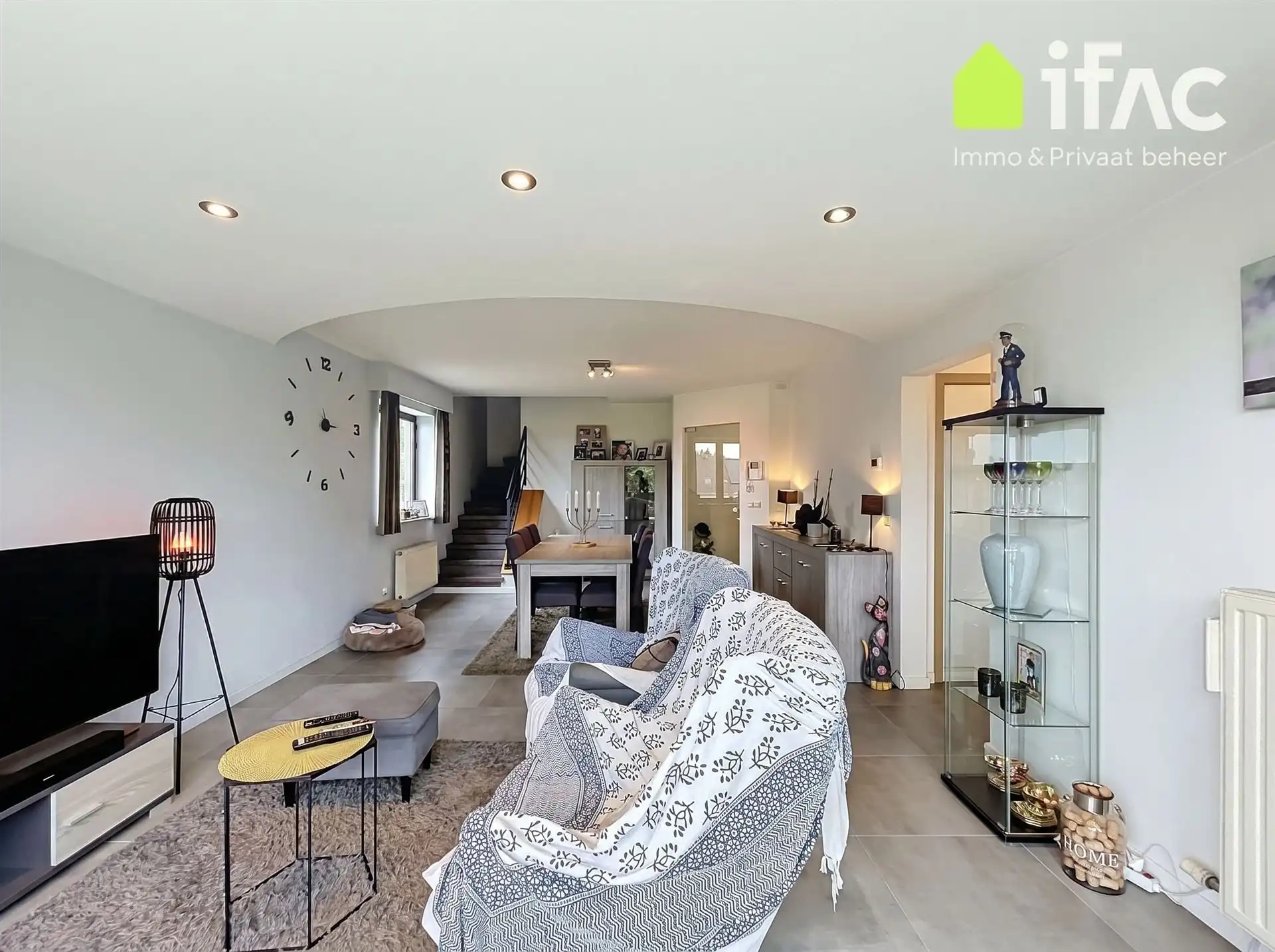 Moderne duplex met 3 slaapkmrs leuk terras en dubbele garage foto 3