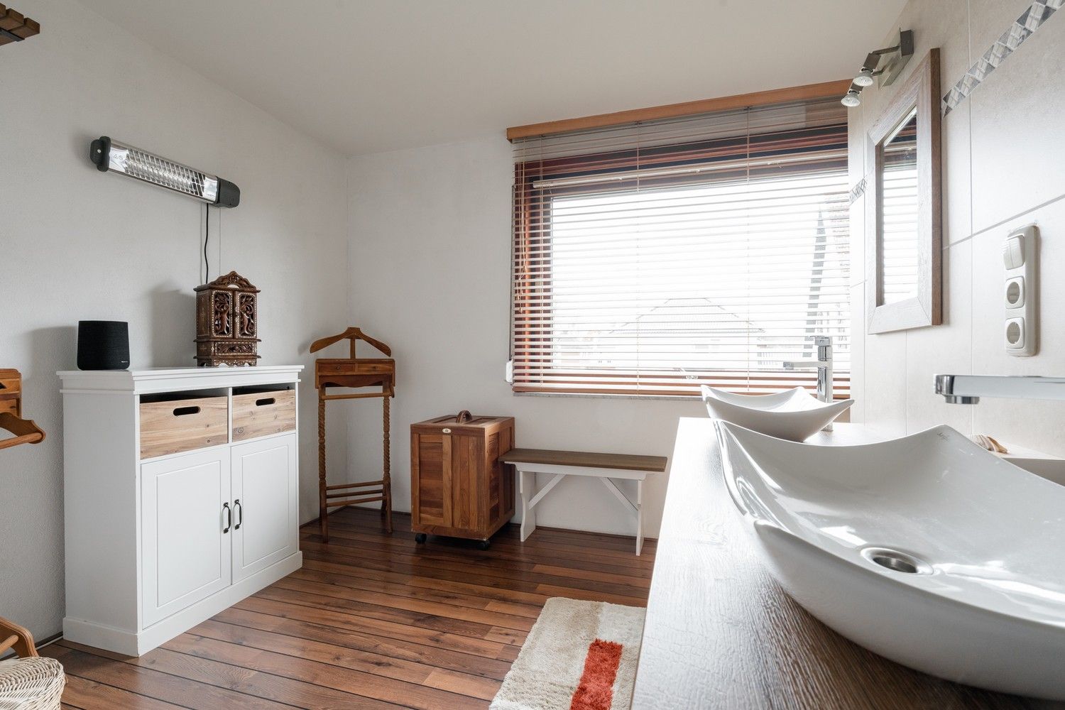 Vrijstaande woning met prachtig uitzicht op weilanden, rustige ligging nabij de Nederlandse grens! foto 26