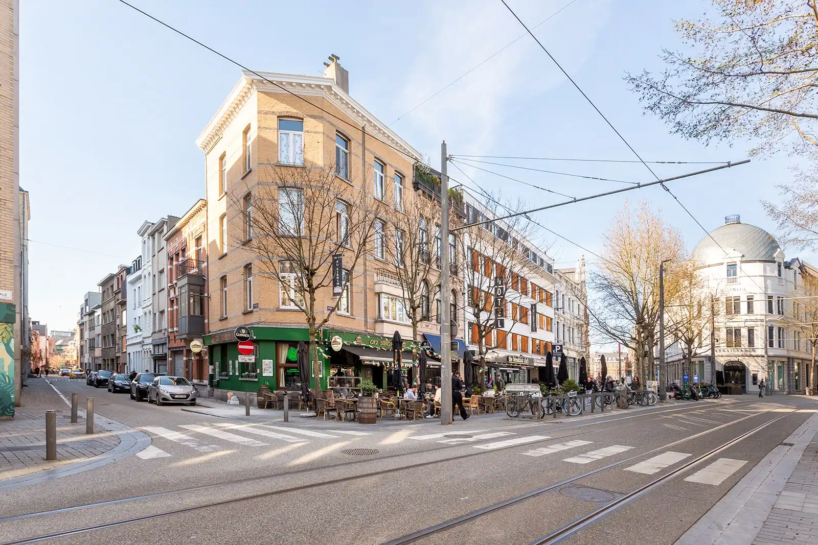 Ruime te renoveren woning met tuin en garage foto 20