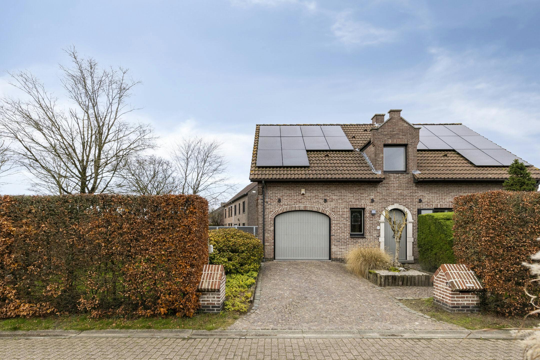 Mooie villa met schitterende tuin in residentiële woonwijk foto 33