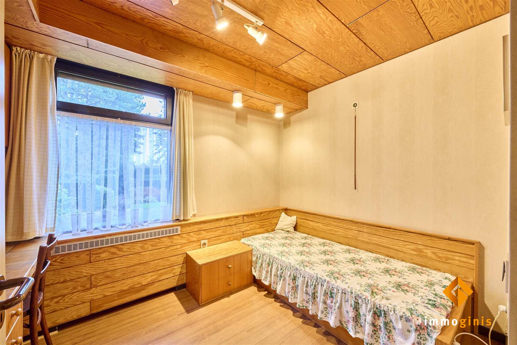 Zéér ruime woning op een mooi perceel van 17a82ca met 5 slaapkamers en uitbreidingsmogelijkheden op de eerste verdieping! foto 21