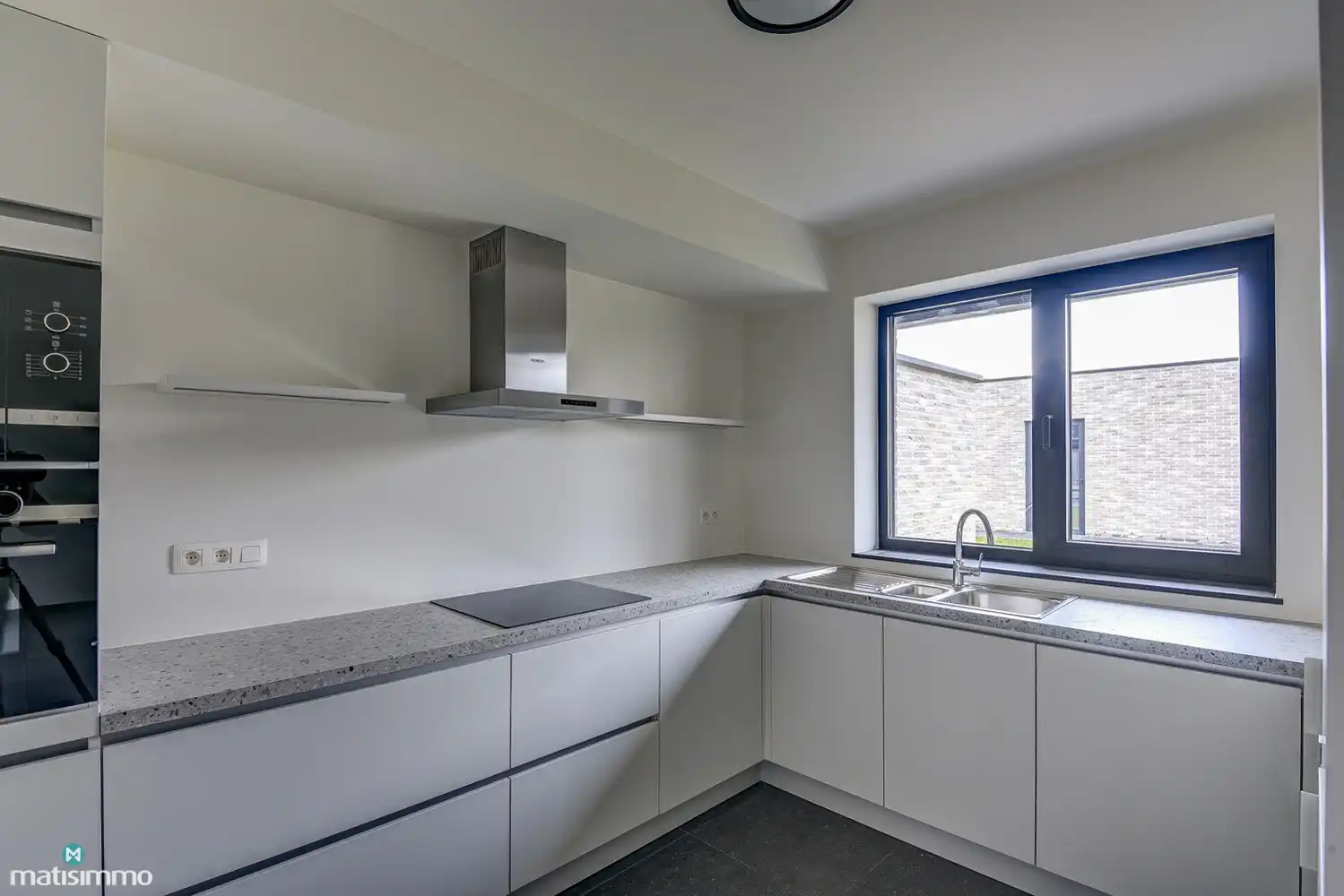 RUIM NIEUWBOUW APPARTEMENT MET 2 SLAAPKAMERS, TERRAS, GARAGE, AUTOSTAANPLAATS EN KELDERBERGING TE BEVERST foto 9