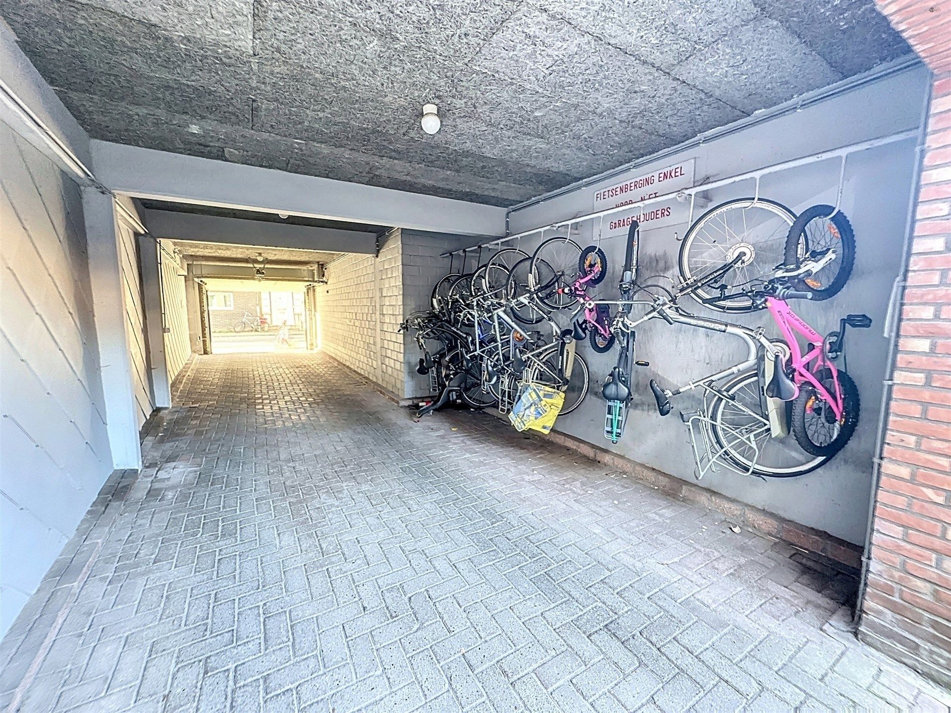 2 slpk-appartement met terras en garagebox op toplocatie foto 11