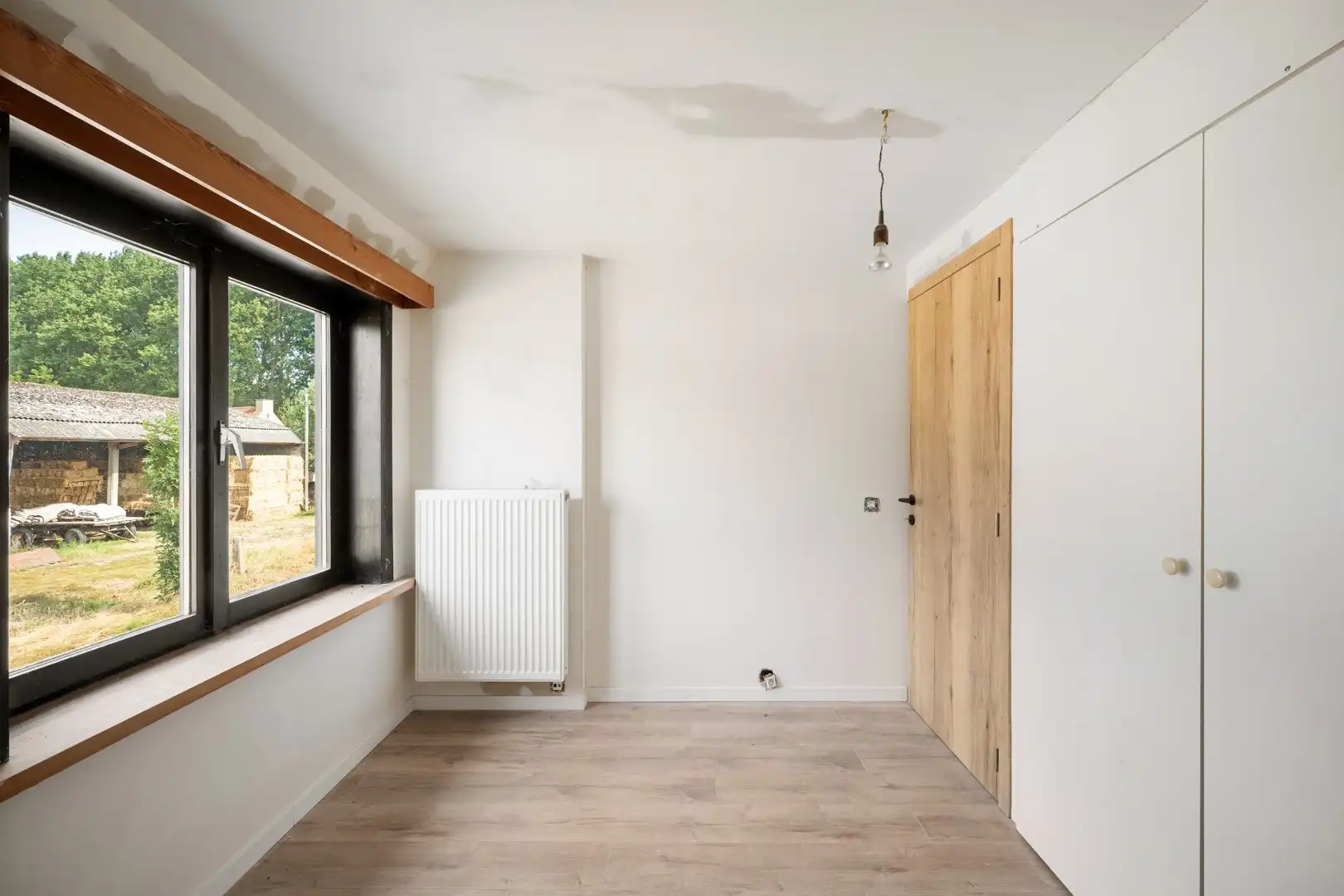 Ruime halfopen woning met 5 slaapkamers, grote tuin en prachtig open zicht in Lapscheure. foto 17
