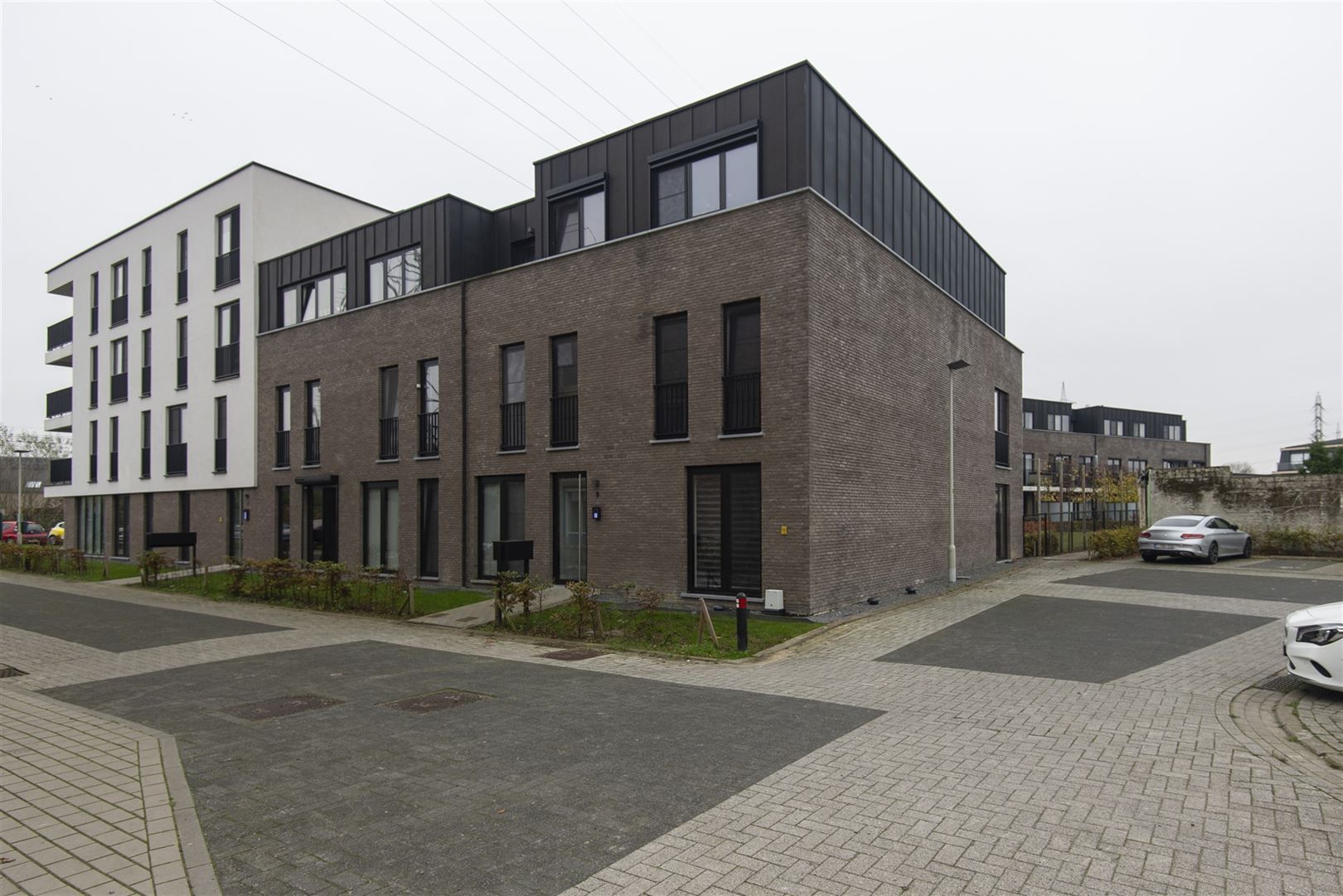 Recent gelijkvloers appartement met 2 slaapkamers, terras en twee staanplaatsen. foto 16