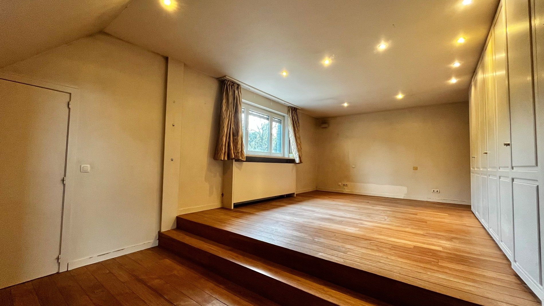 Te renoveren ruime woning op 911 m² te Lendelede – met garage en 5 kamers foto 14