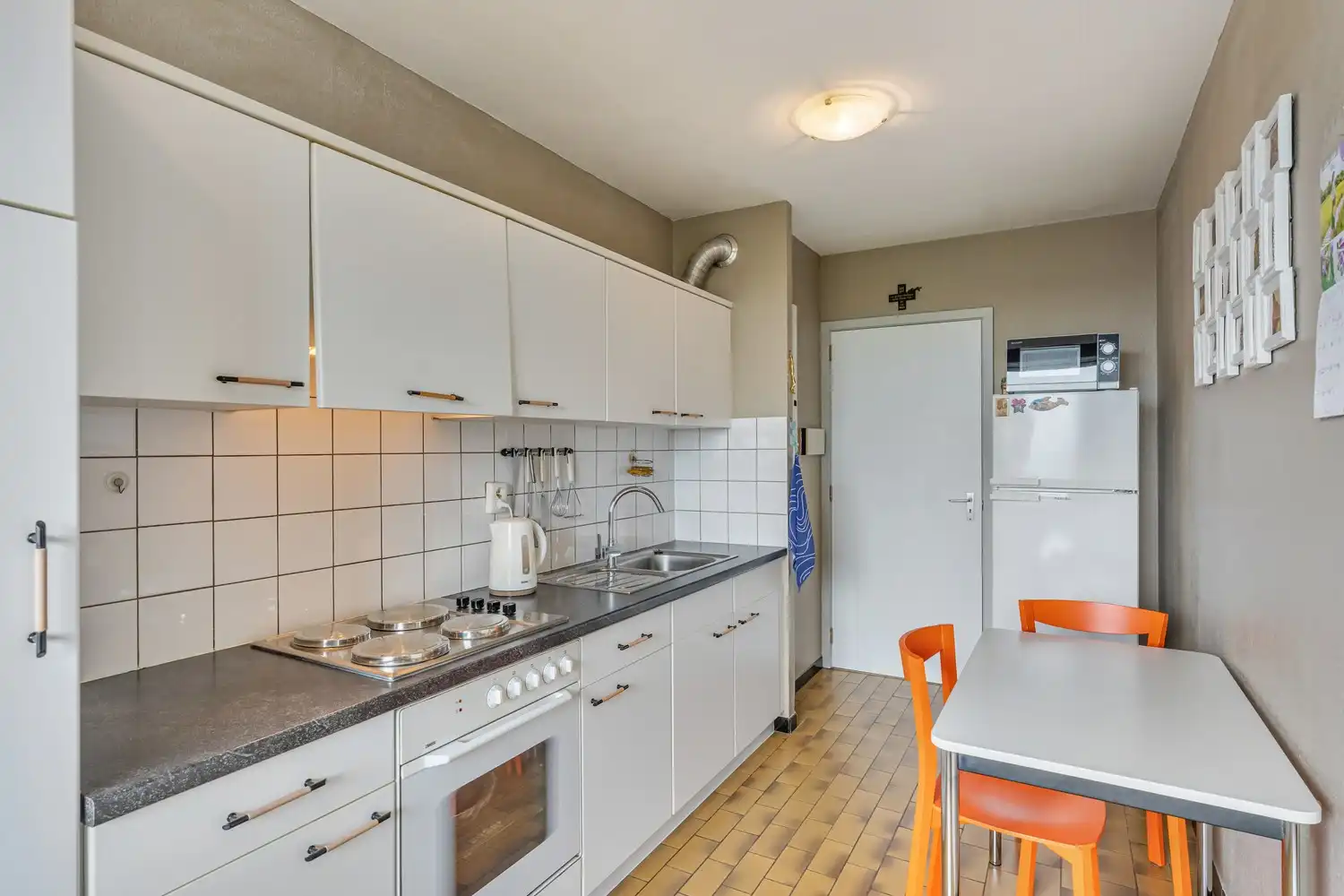 Ruim appartement met 2 slaapkamers, ondergrondse autostaanplaats en kelderberging. foto 12