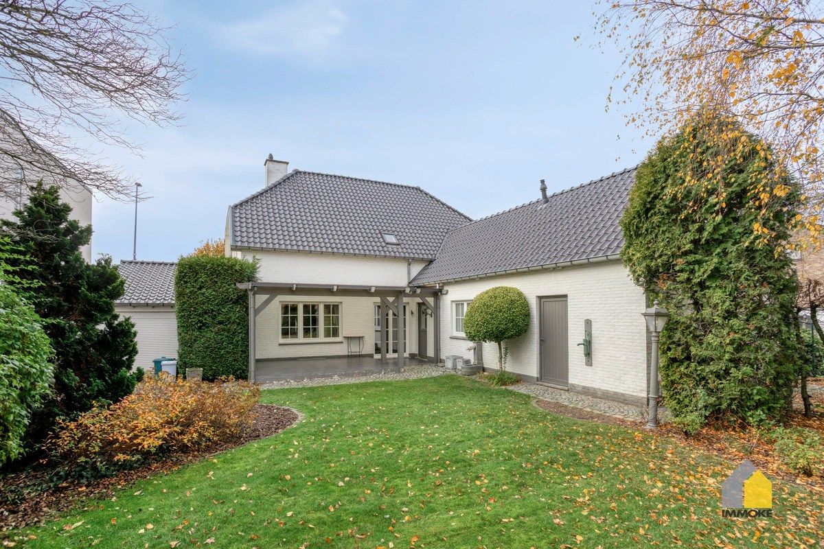 Vrijstaande, statige woning op 7 a 82 ca met 3 slpk en mooie tuin. foto 3