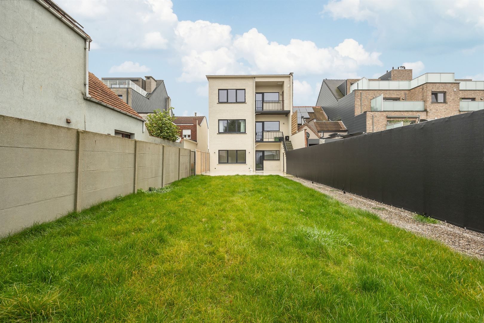 Gelijkvloers met grote tuin en 3 slaapkamers foto 18