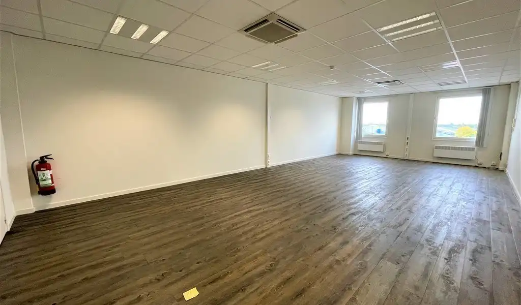 Instapklaar kantoor te huur in Immogranit Building Drongen foto 11