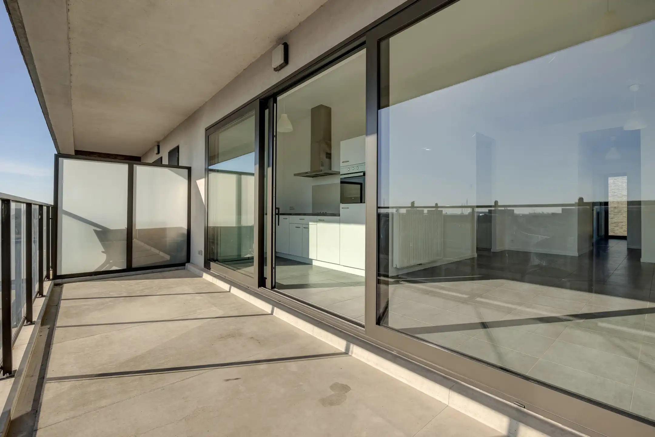 Appartement met 2 slaapkamers + autostaanplaats + ruim terras met een fantastisch panorama foto 9