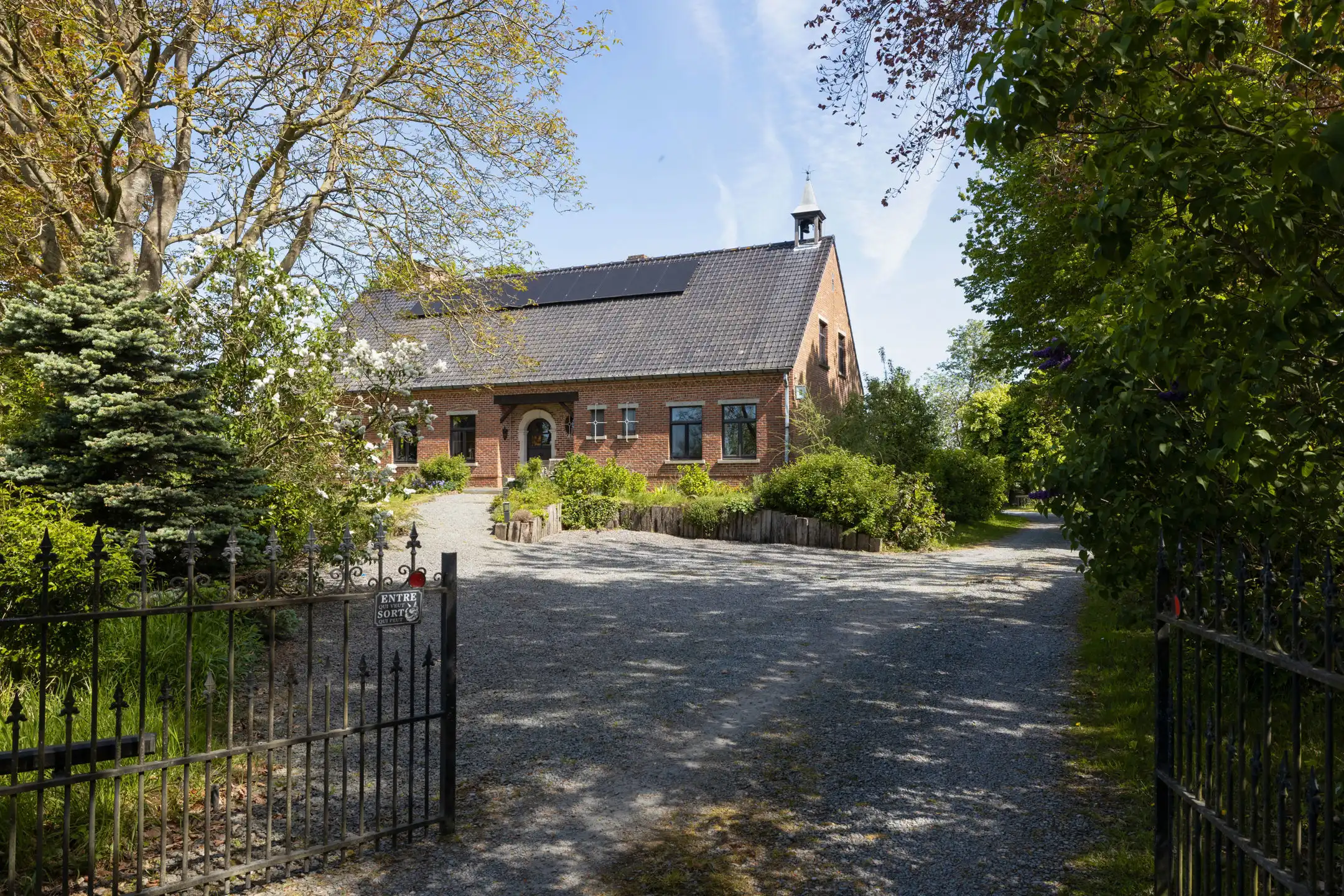 Hoofdfoto van de publicatie: Prachtige villa 5 slpk te midden van de velden op +/- 50a