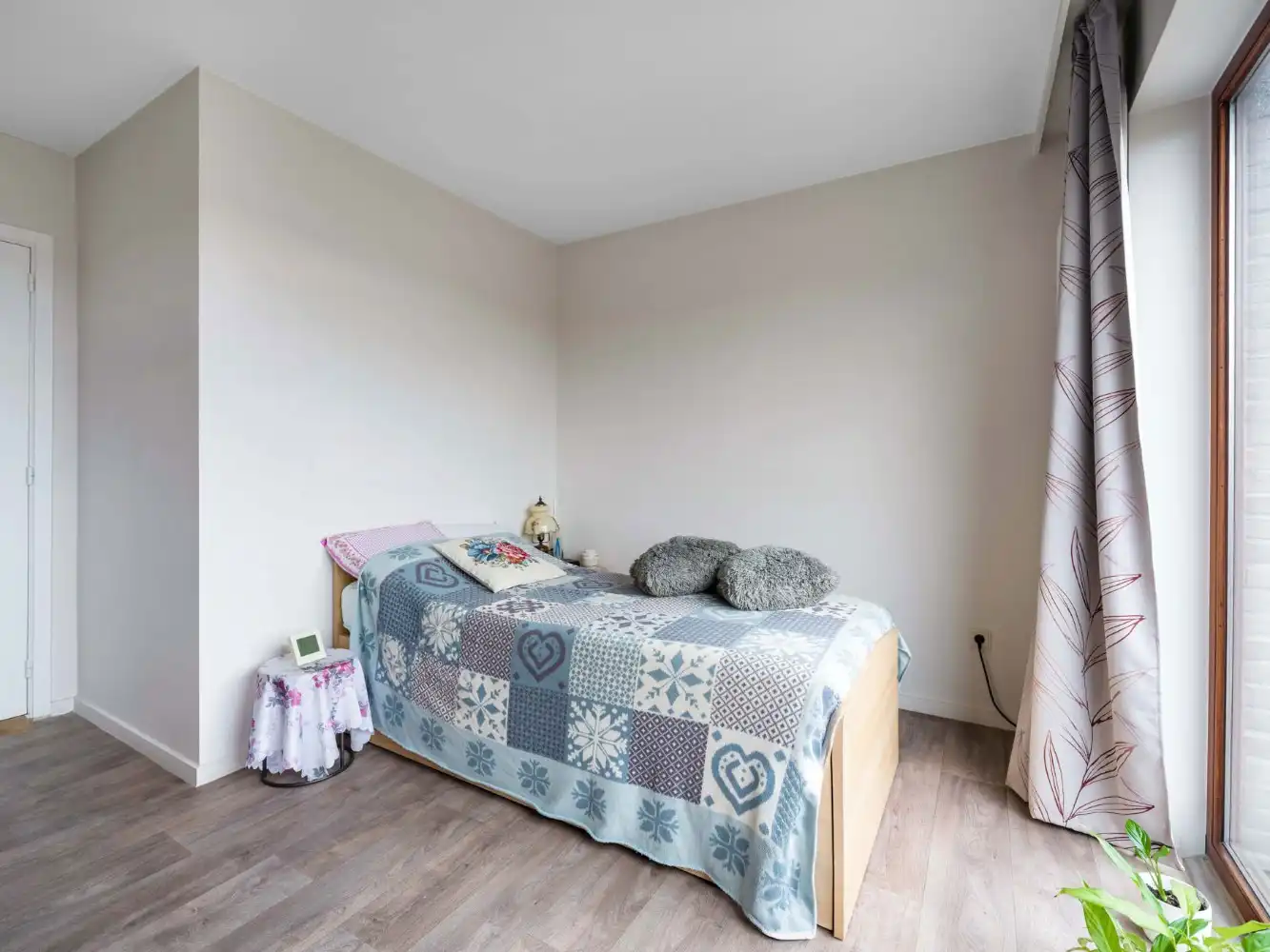 Keurige serviceflat op 5e verd. met terras foto 3