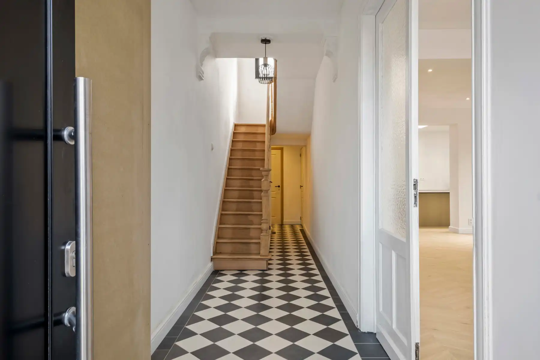 Charmante, volledig gerenoveerde woning foto 3