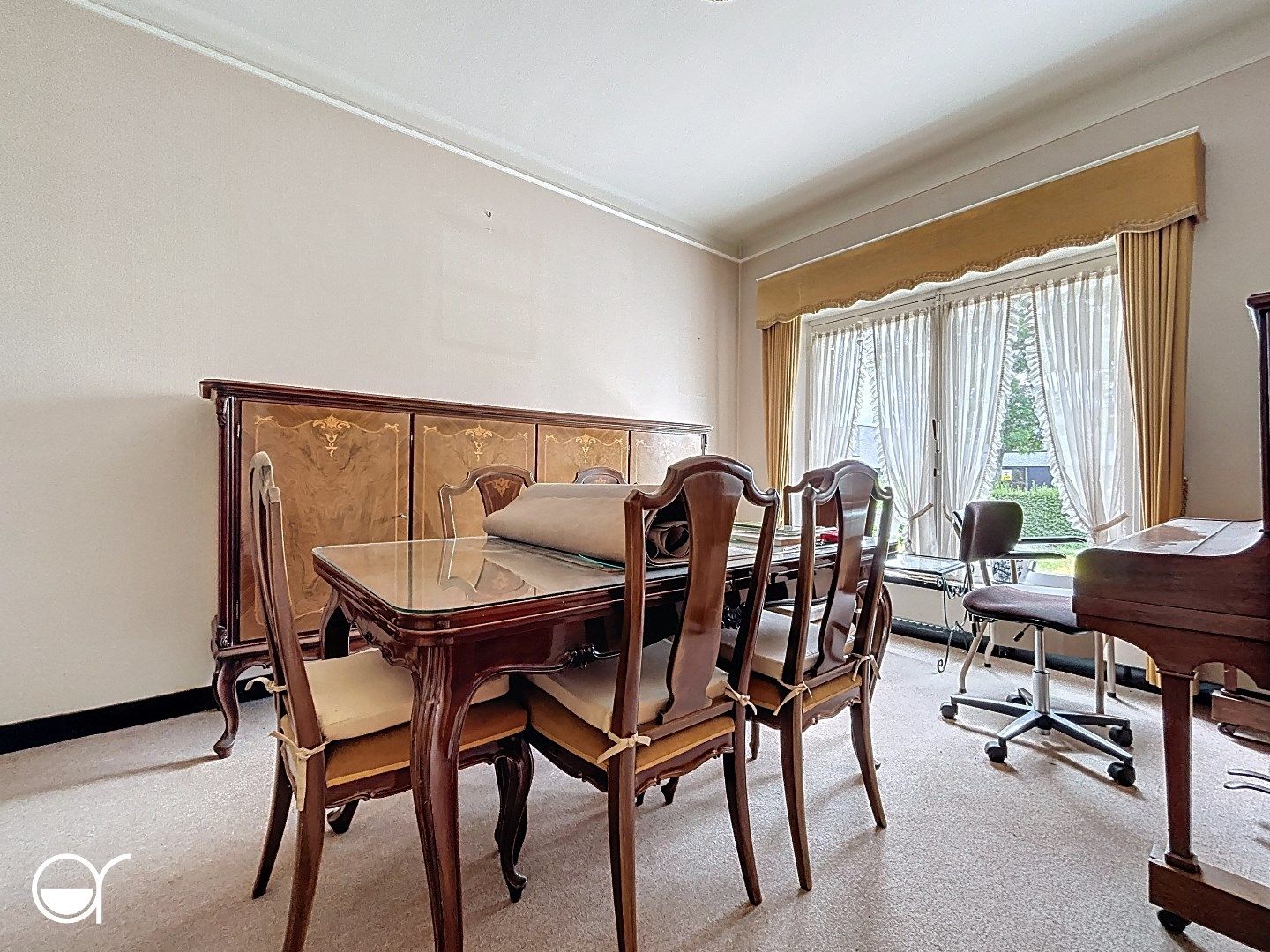 Te renoveren woning met magazijn, tuinhuis en dubbele garage foto 6