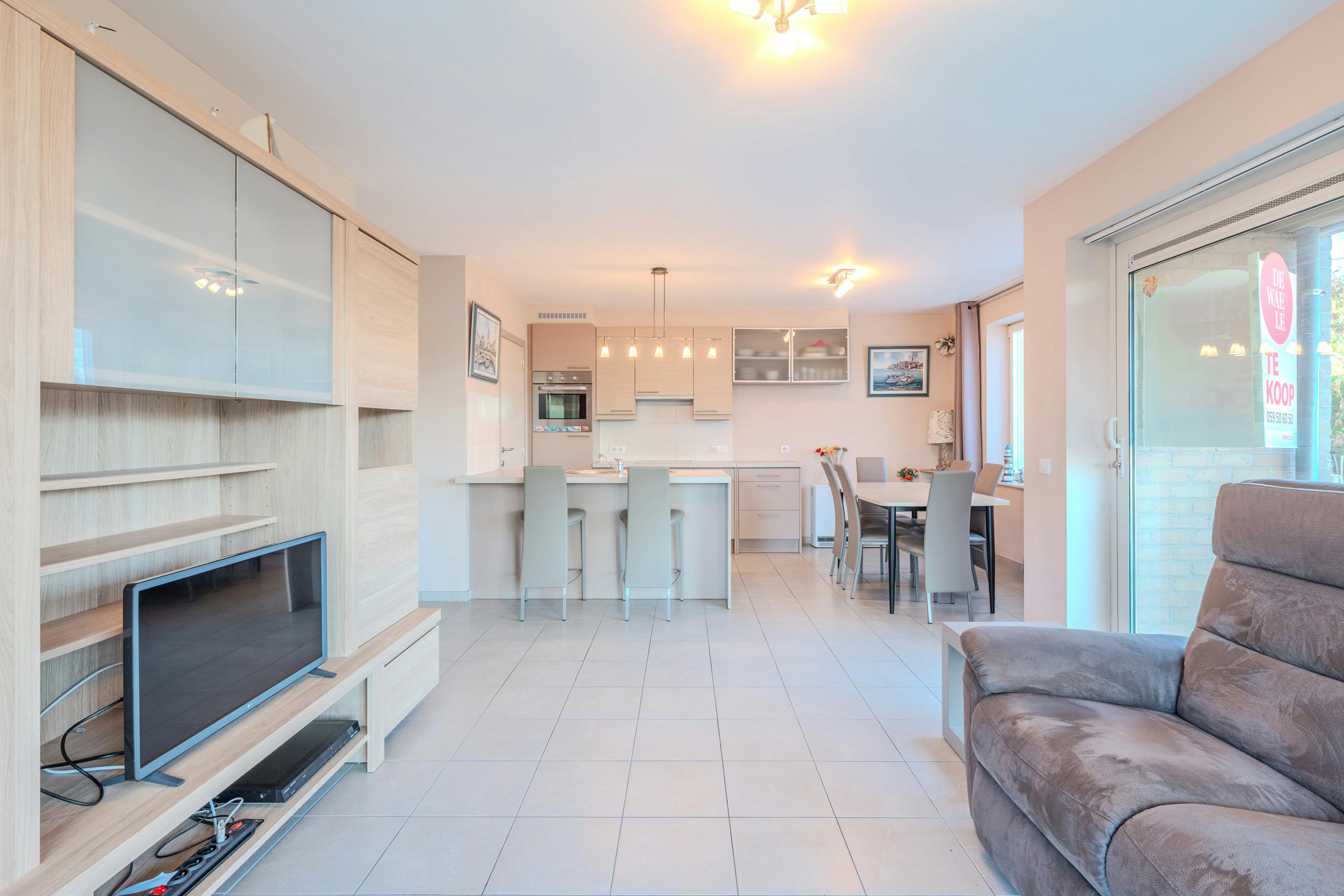 Ruim twee slaapkamer appartement met zongerichte tuin! foto 3