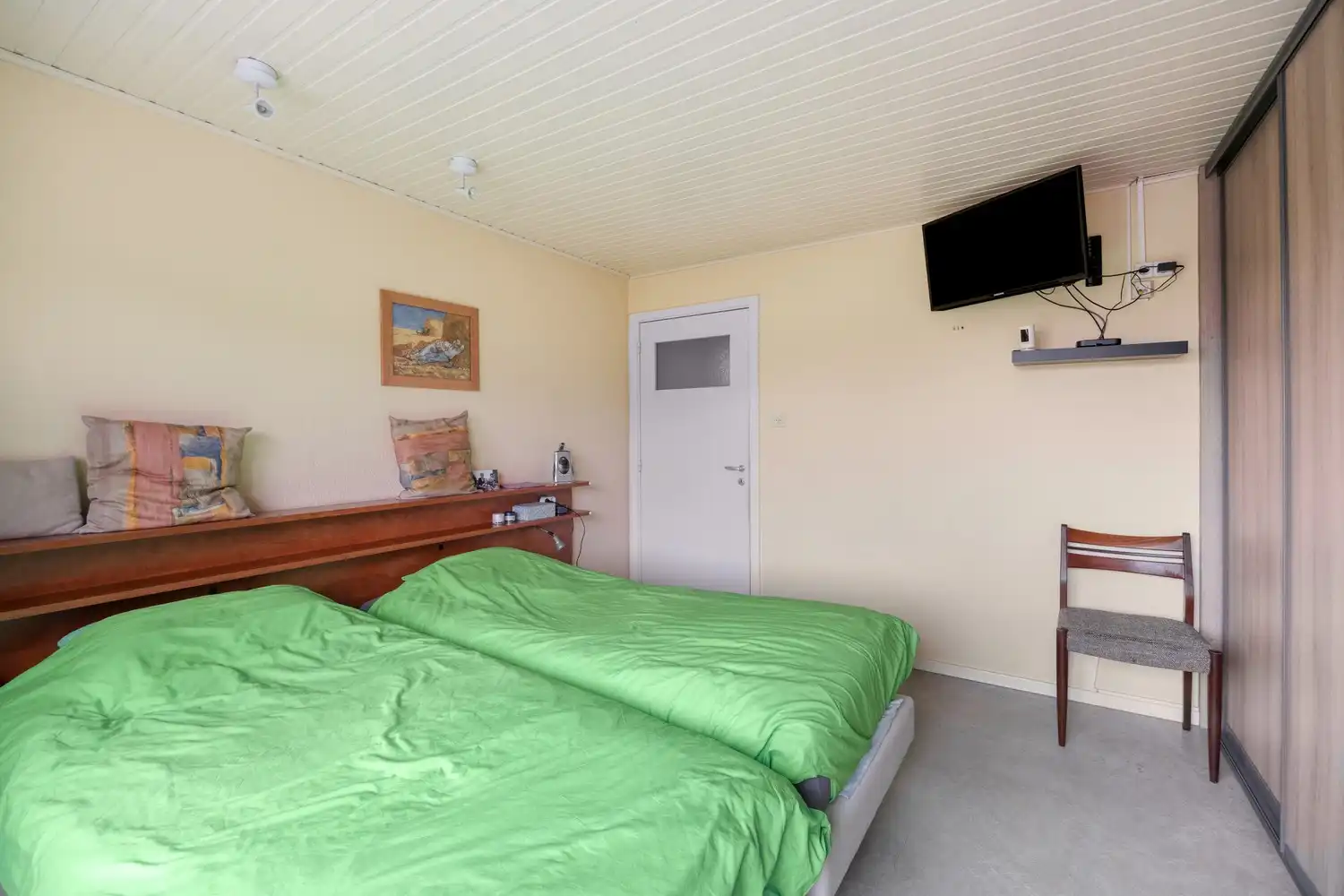 Gezinswoning met 4 slaapkamers en aangelegde tuin in doodlopende straat foto 21