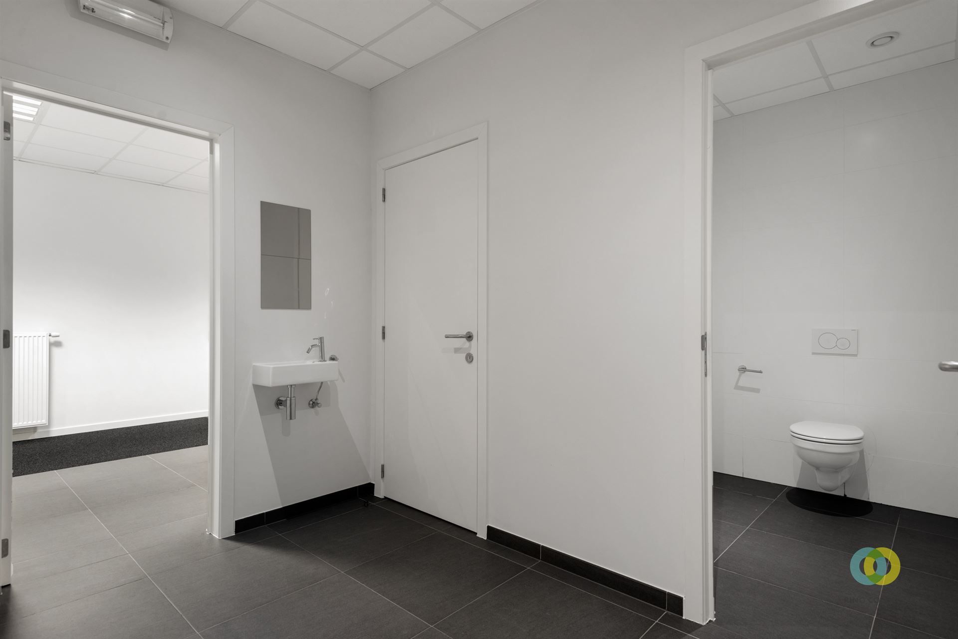 Instapklaar kantoor of commercieel gelijkvloers op uistekende locatie foto 13