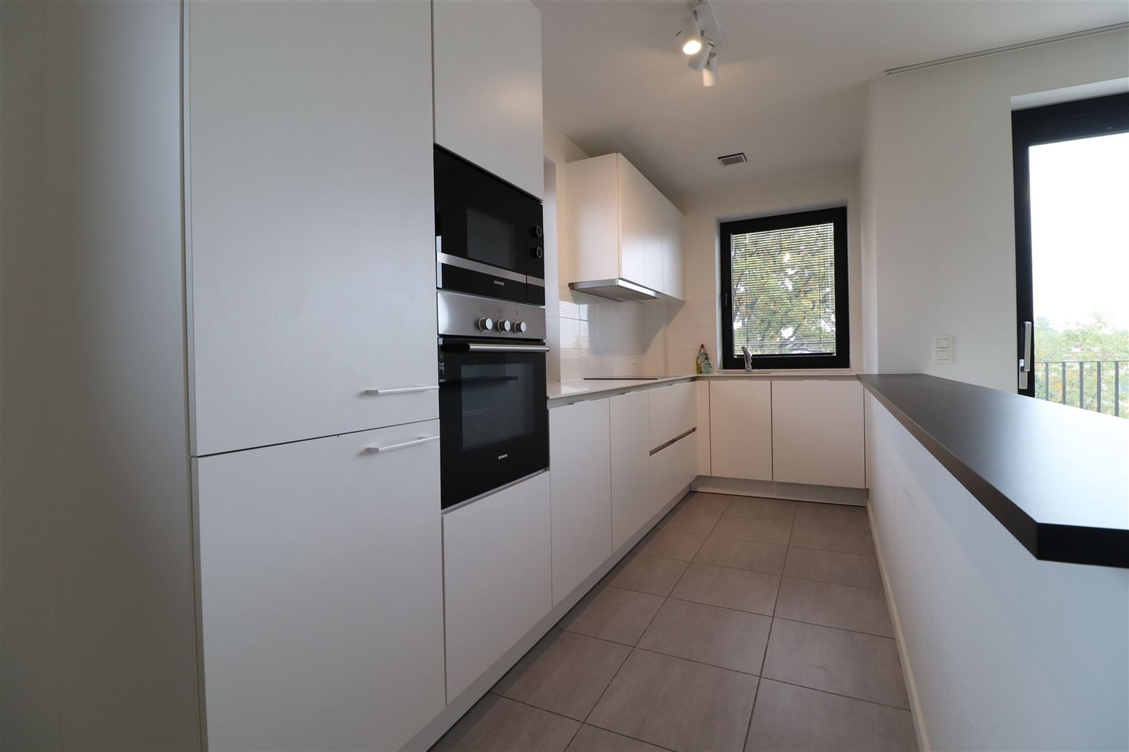 Modern appartement met terras en parking  foto 7