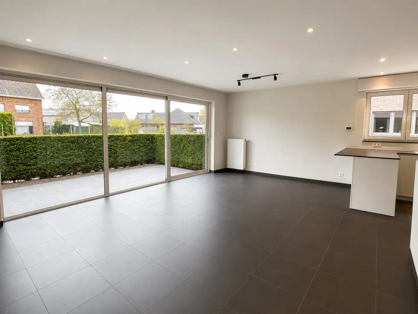 Energiezuinig appartement met twee slaapkamers en ruim terras te huur in Evergem foto 3