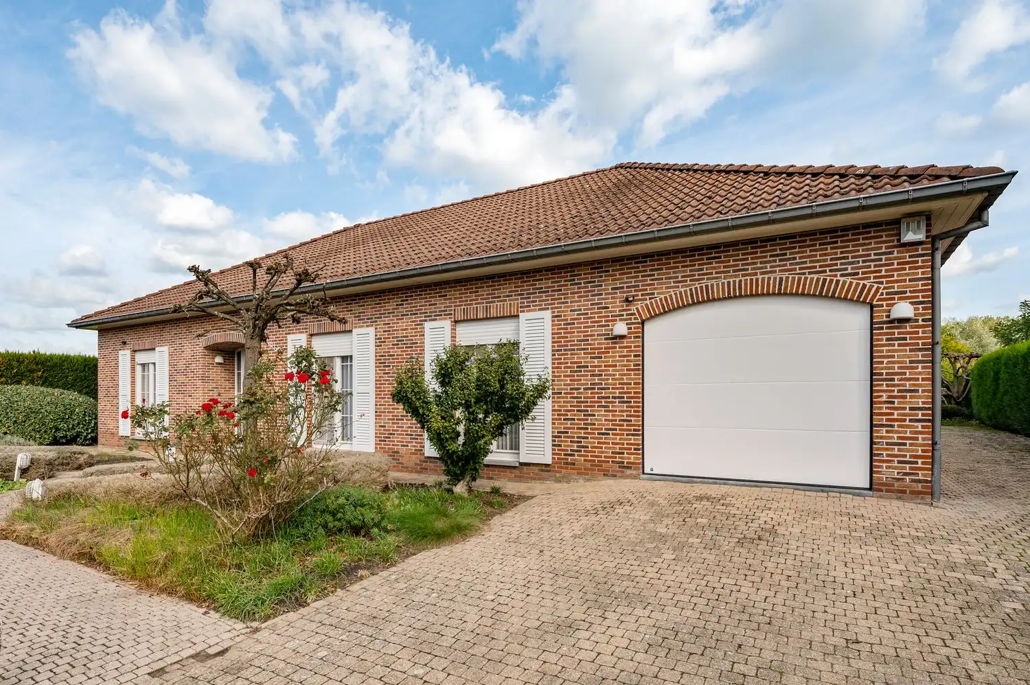 Laagbouwwoning op prachtig perceel van 2196m² foto 4