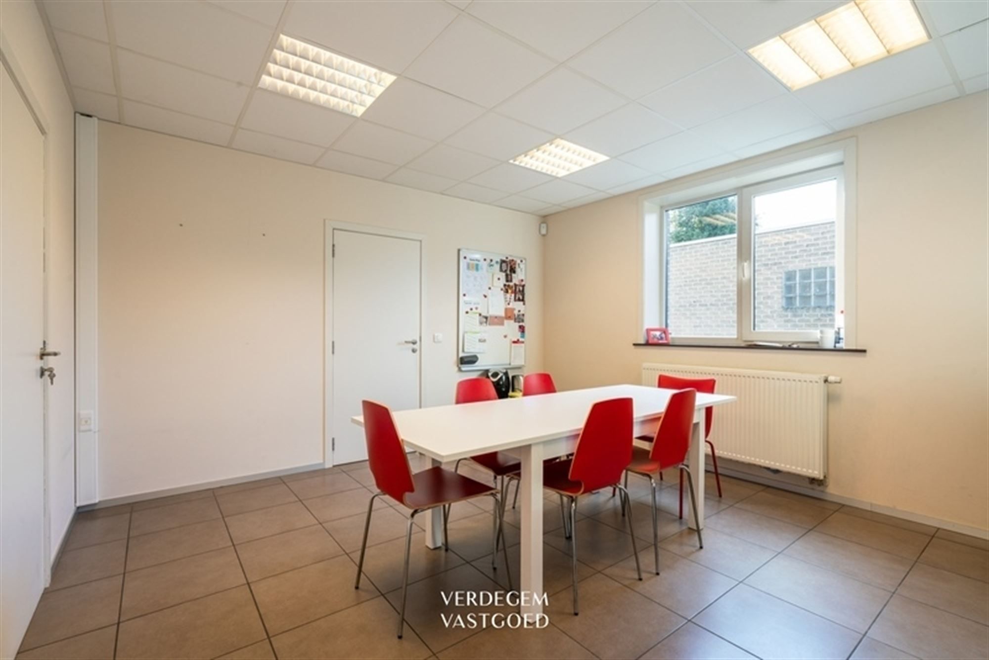 Handelsgelijkvloers van 264m² met hoge visibiliteit en goed rendement foto 8