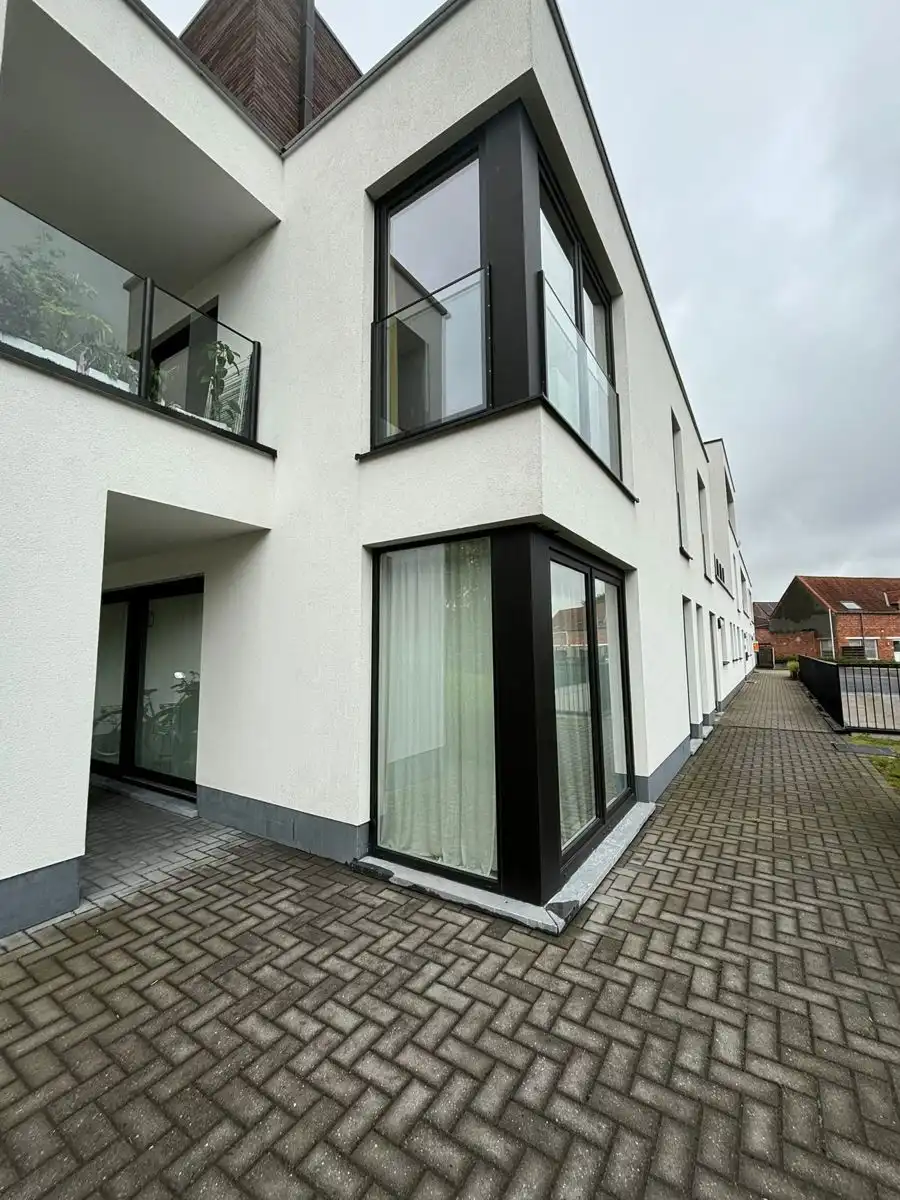 Modern appartement met terras en parking foto 12