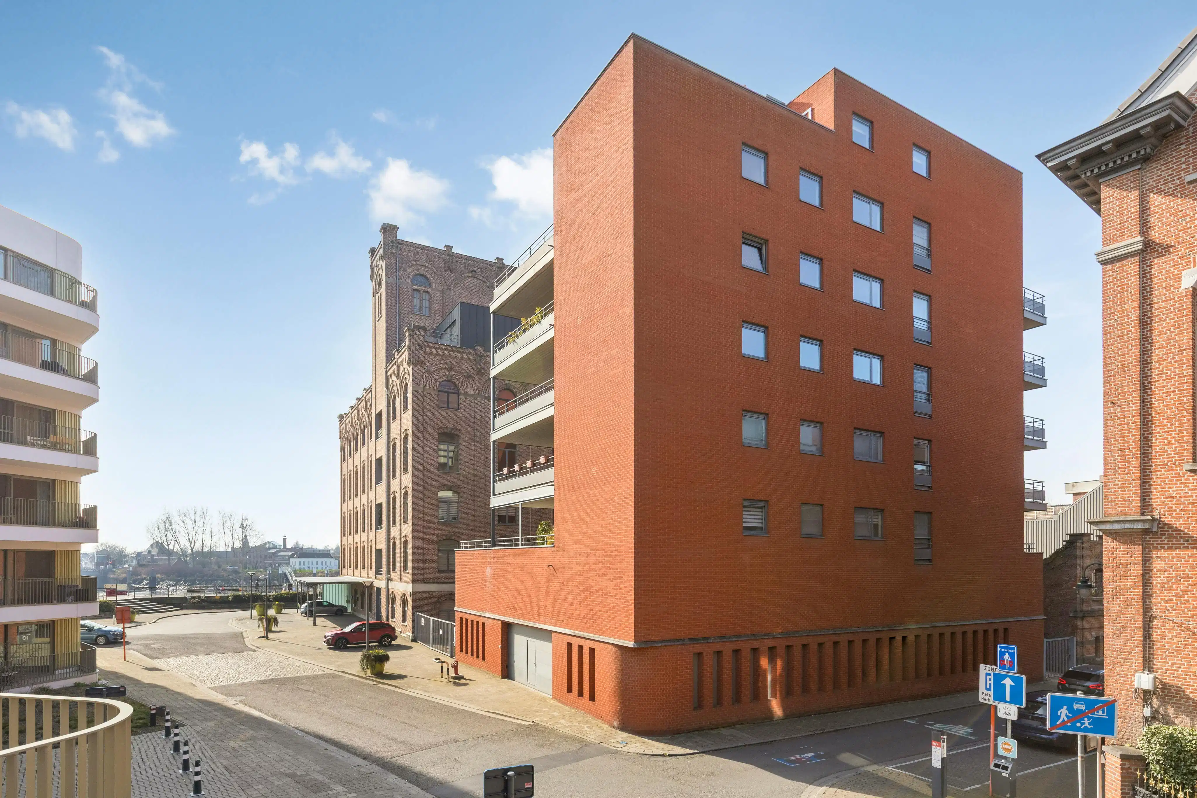 Instapklaar dakappartement met zicht op het water in Boom foto 16