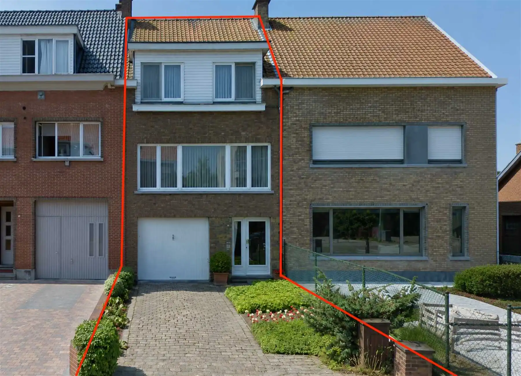 Hoofdfoto van de publicatie: Bel-etage met 3 slk, ruime leefruimte en grote tuin.