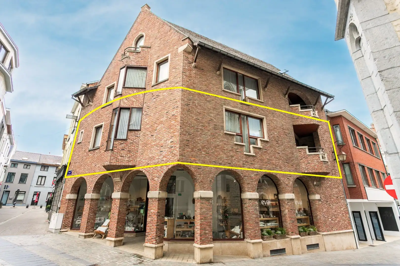 Ruim 3-slaapkamerappartement (EPC C) met terras en uniek zicht op de basiliek in hartje Halle foto 2